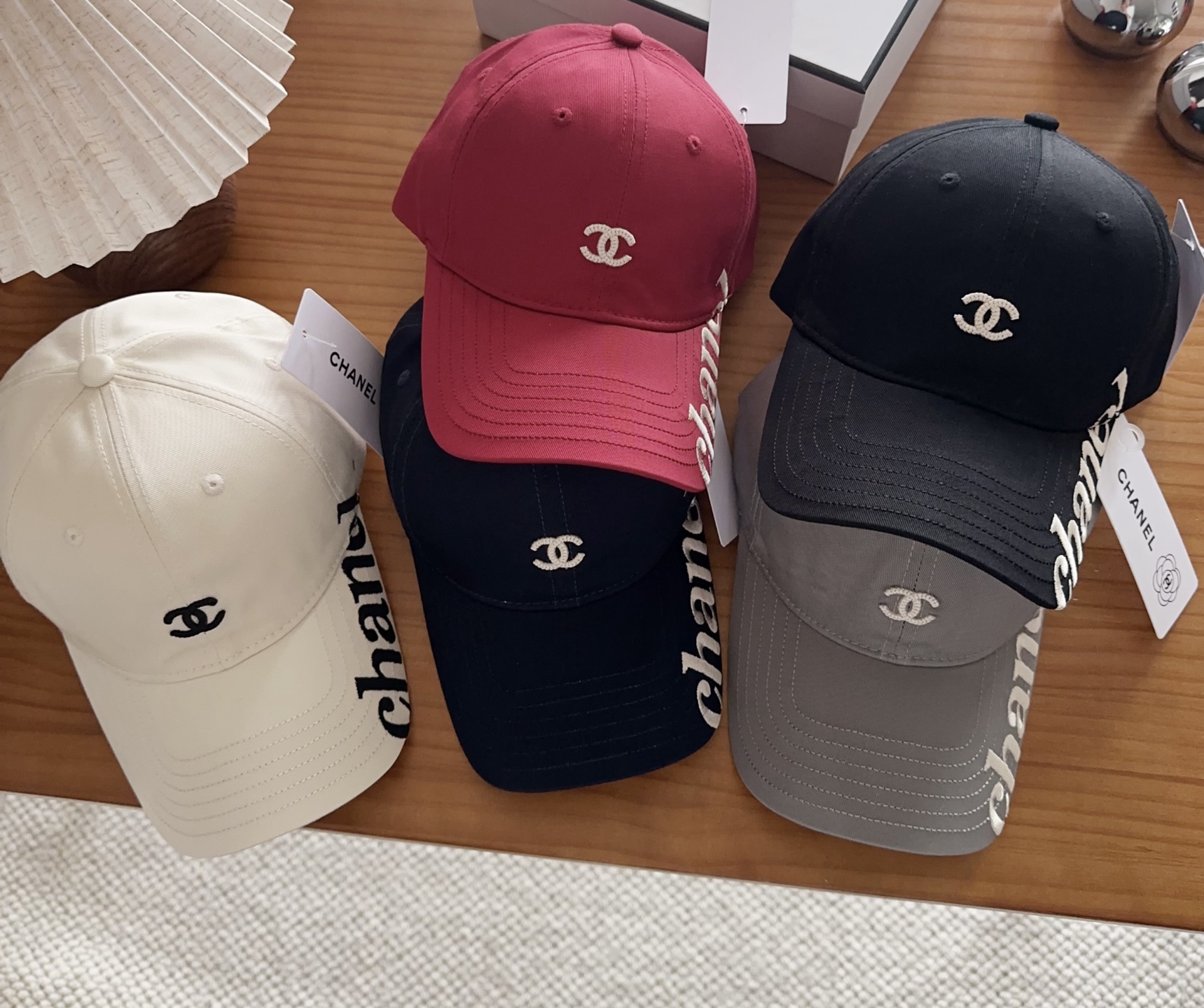 香奈儿新款经典休闲潮流款 上架简约棒球帽🧢日韩风格，随便搭配都超好看！出门旅游，绝对要入手的一款