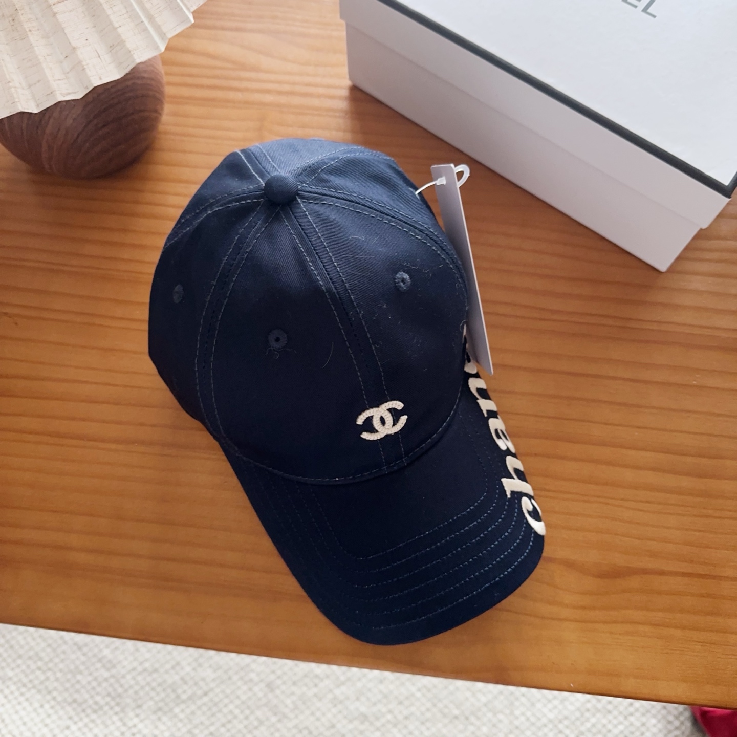 香奈儿新款经典休闲潮流款 上架简约棒球帽🧢日韩风格，随便搭配都超好看！出门旅游，绝对要入手的一款