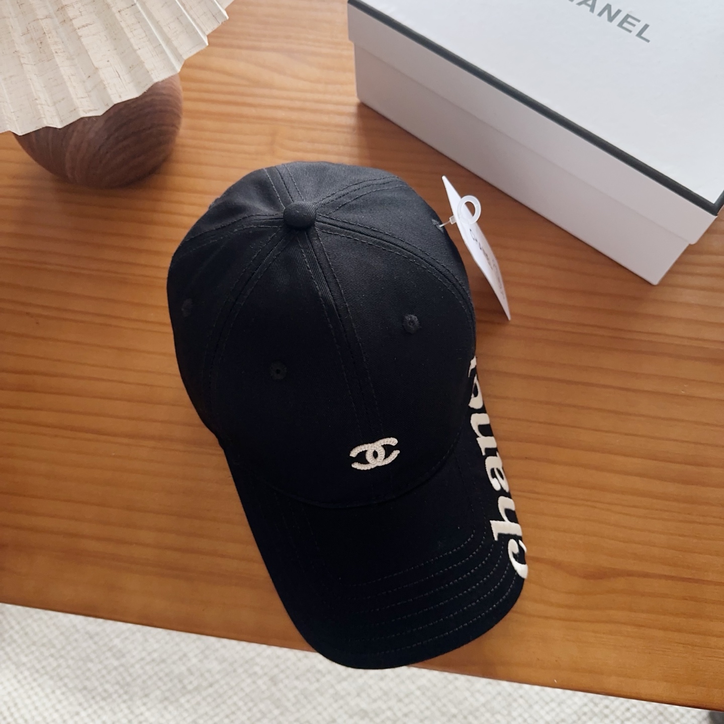 香奈儿新款经典休闲潮流款 上架简约棒球帽🧢日韩风格，随便搭配都超好看！出门旅游，绝对要入手的一款