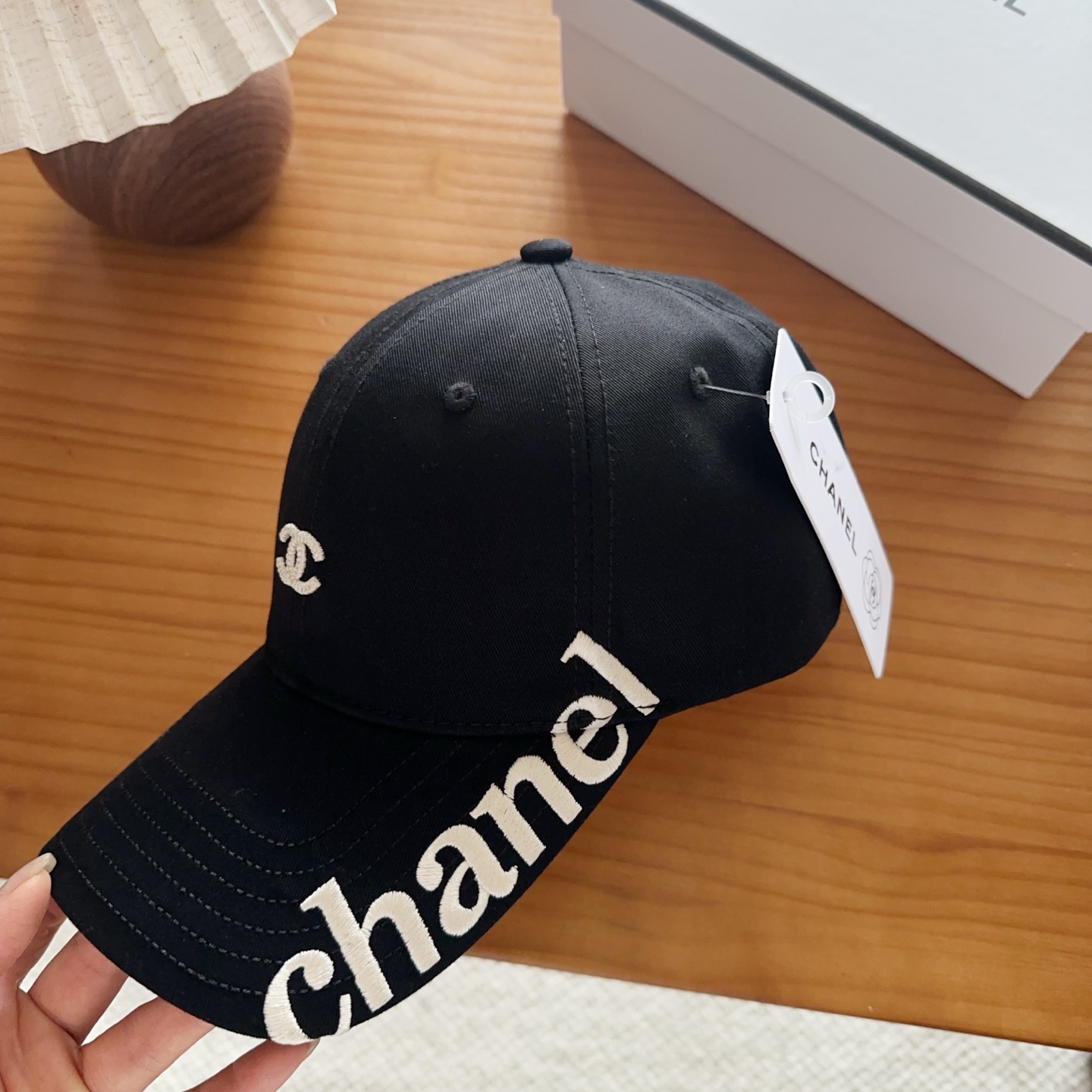香奈儿新款经典休闲潮流款 上架简约棒球帽🧢日韩风格，随便搭配都超好看！出门旅游，绝对要入手的一款