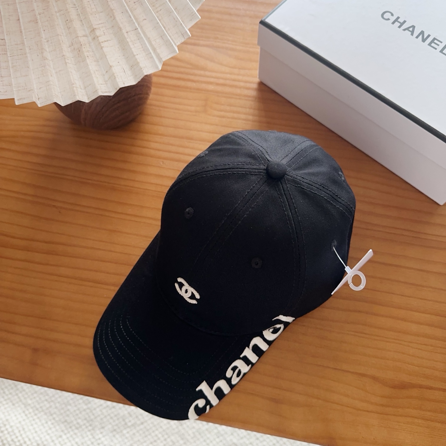 香奈儿新款经典休闲潮流款 上架简约棒球帽🧢日韩风格，随便搭配都超好看！出门旅游，绝对要入手的一款