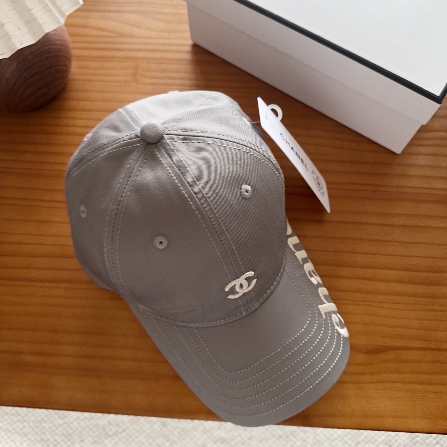 香奈儿新款经典休闲潮流款 上架简约棒球帽🧢日韩风格，随便搭配都超好看！出门旅游，绝对要入手的一款