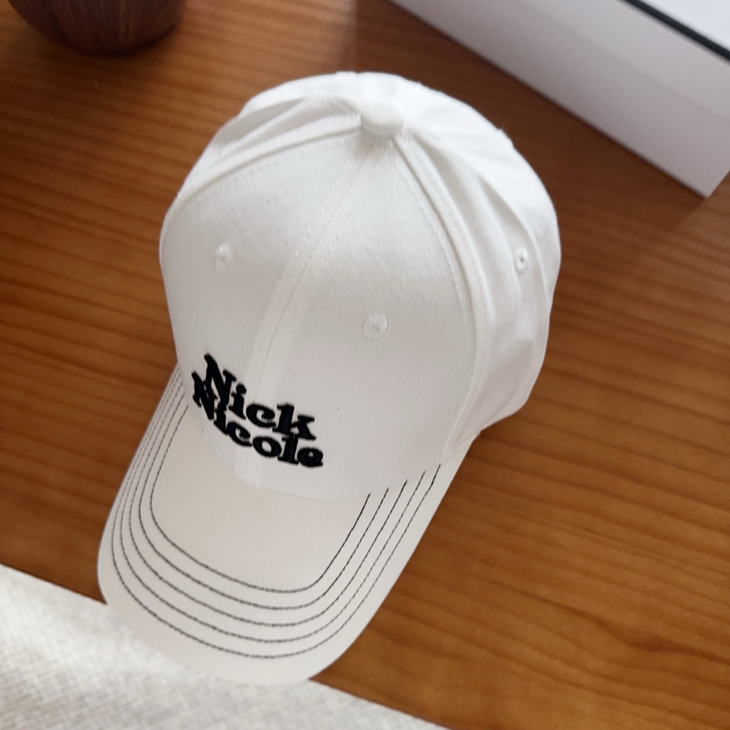 潮牌 新款简约刺绣款棒球帽，很潮！休闲运动款，超级好搭衣服！