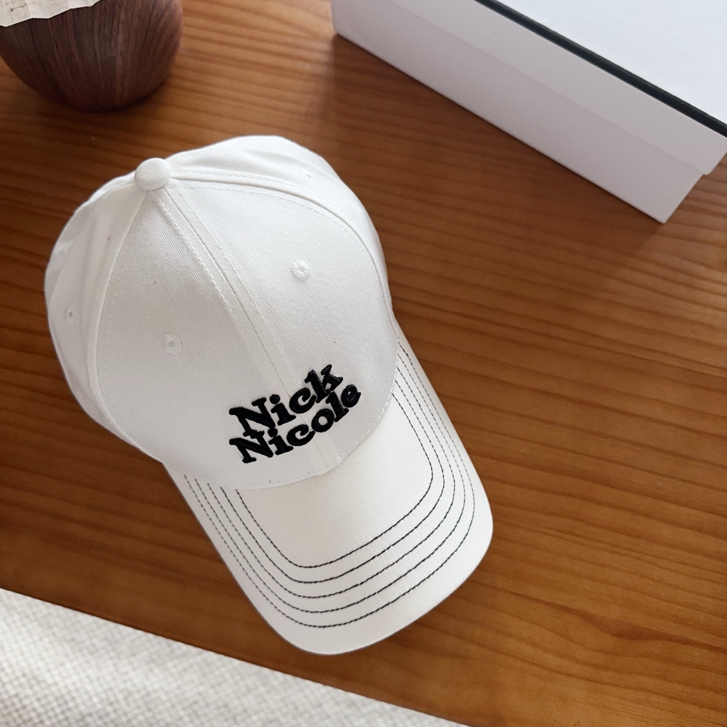 潮牌 新款简约刺绣款棒球帽，很潮！休闲运动款，超级好搭衣服！