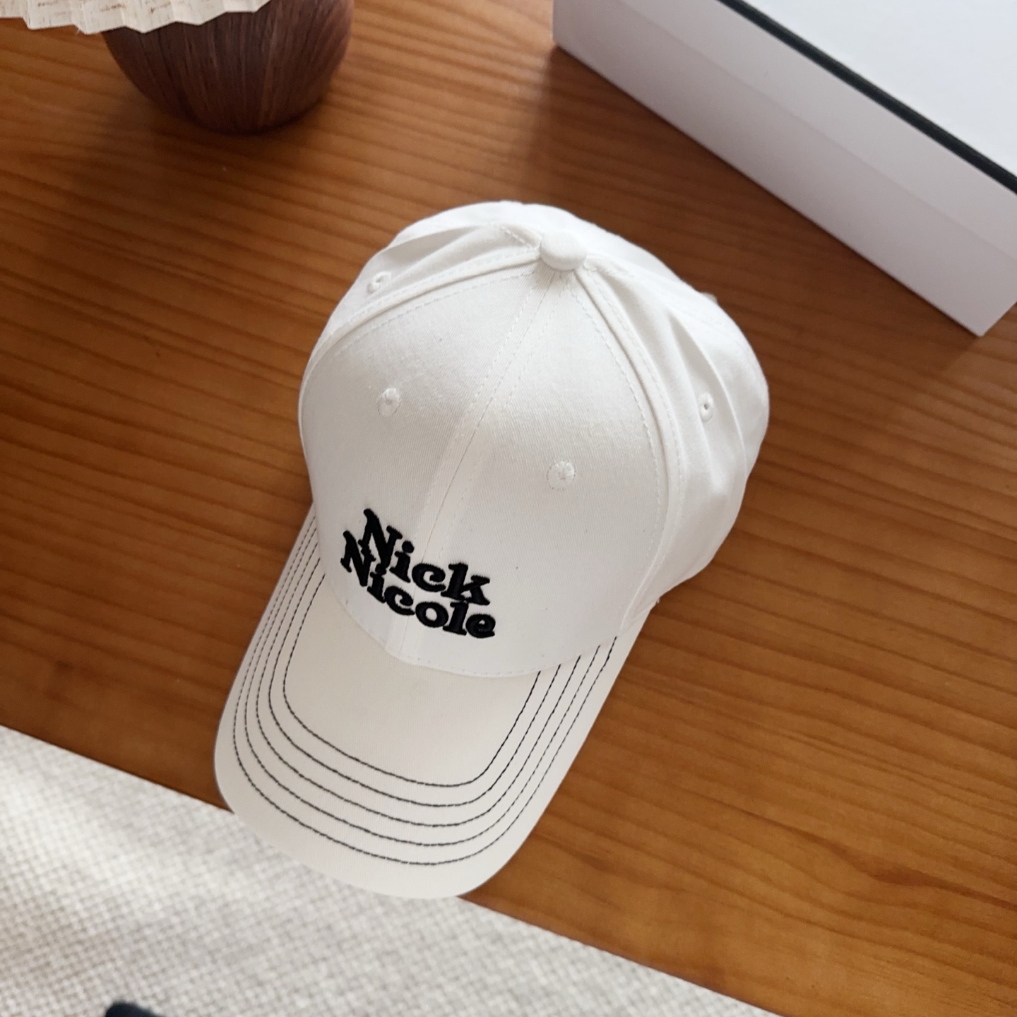 潮牌 新款简约刺绣款棒球帽，很潮！休闲运动款，超级好搭衣服！