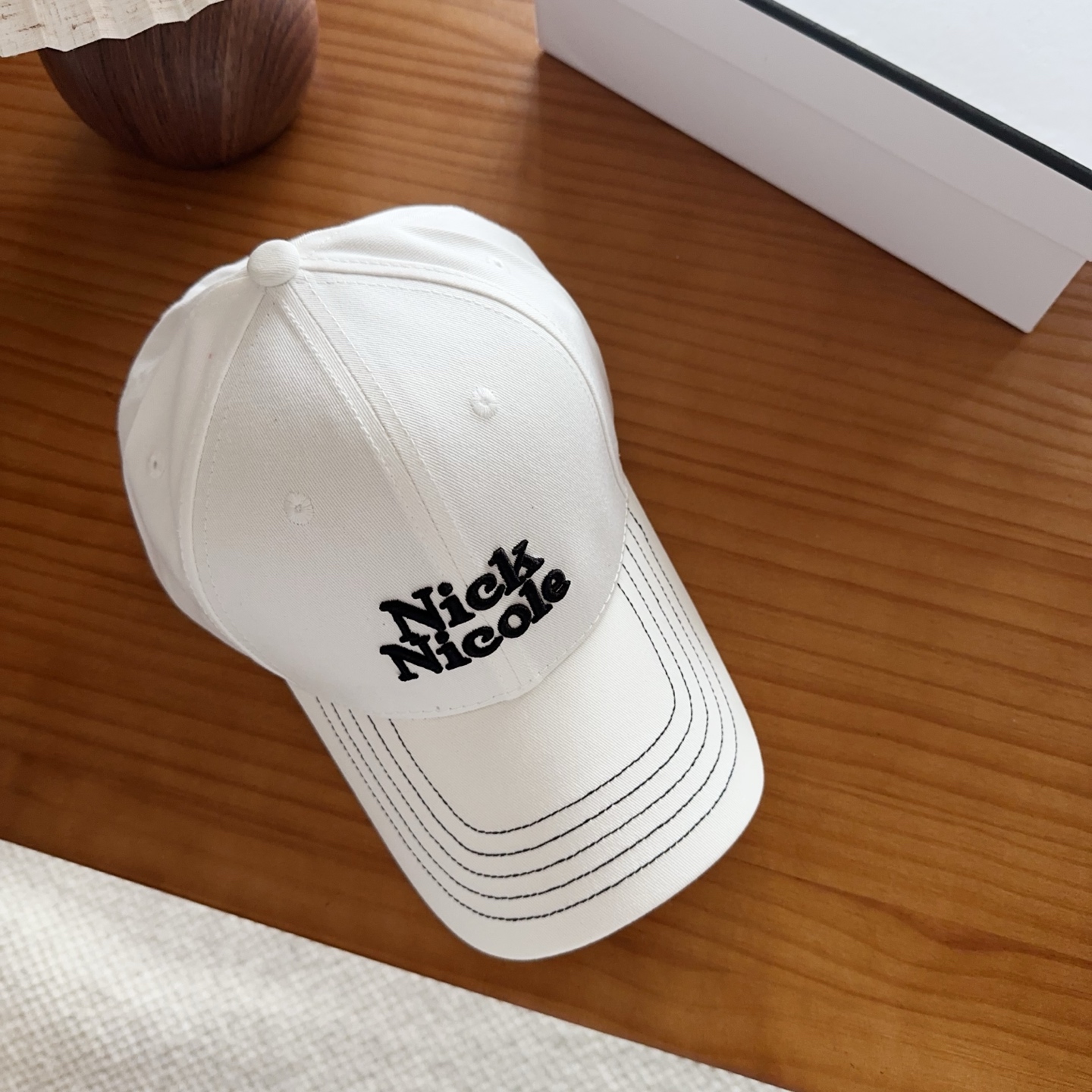 潮牌 新款简约刺绣款棒球帽，很潮！休闲运动款，超级好搭衣服！