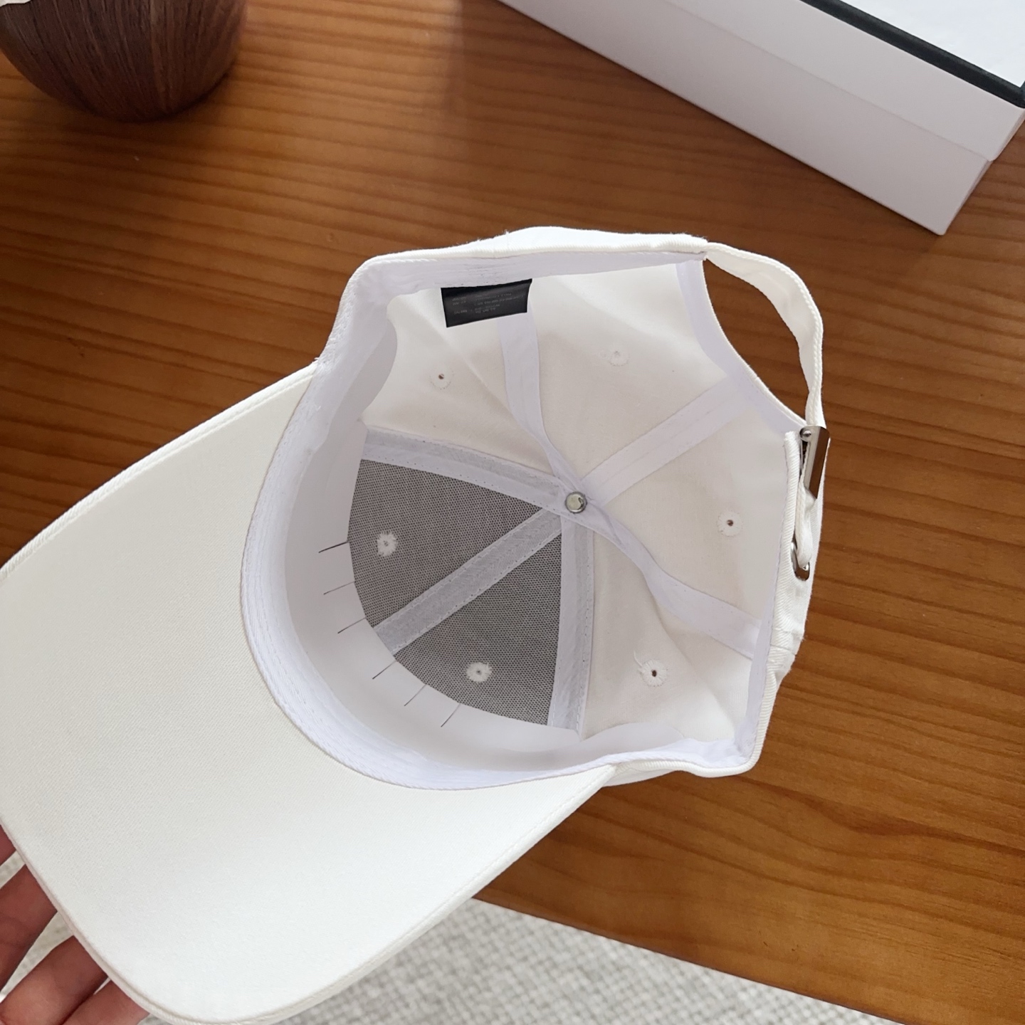 潮牌 新款简约刺绣款棒球帽，很潮！休闲运动款，超级好搭衣服！