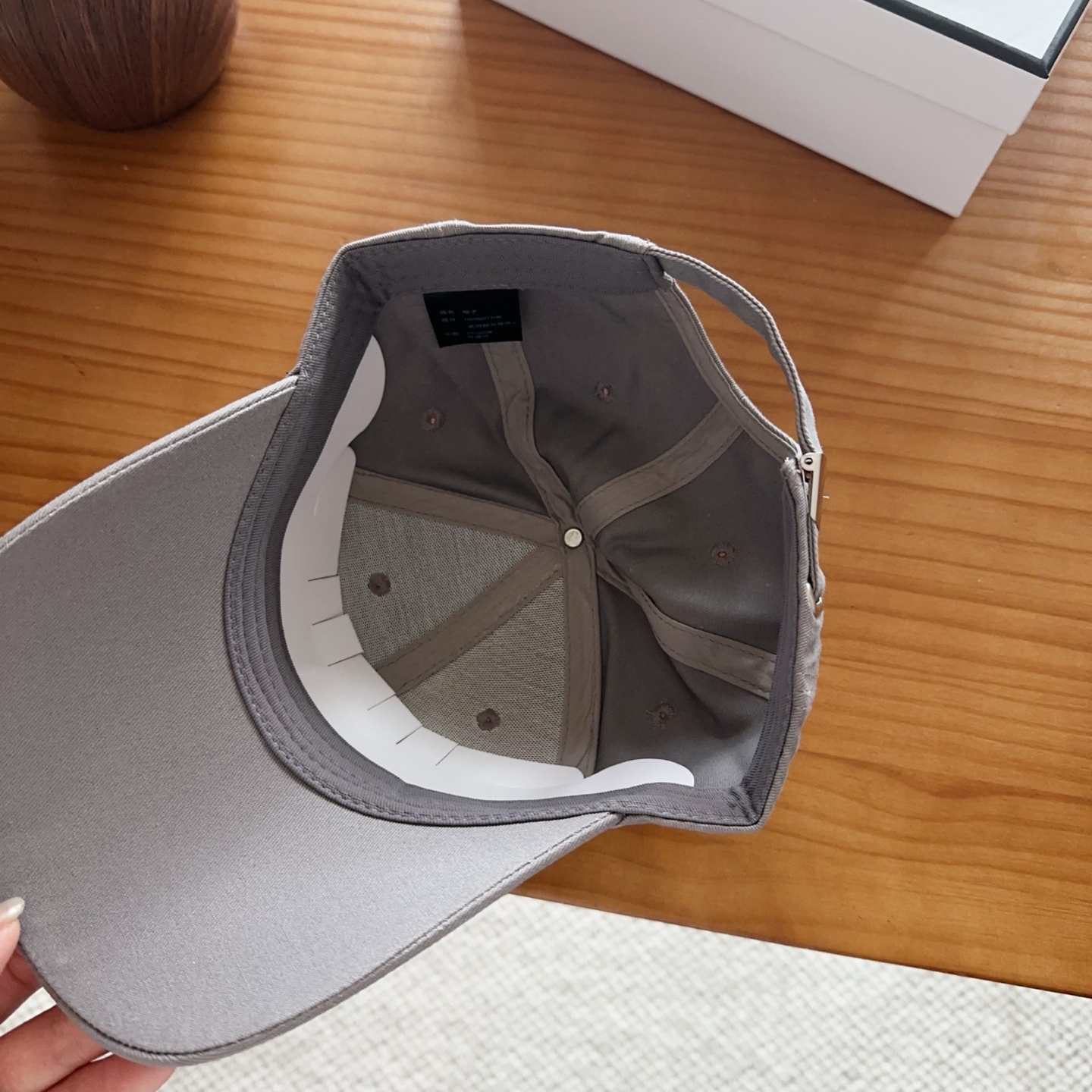 潮牌 新款简约刺绣款棒球帽，很潮！休闲运动款，超级好搭衣服！