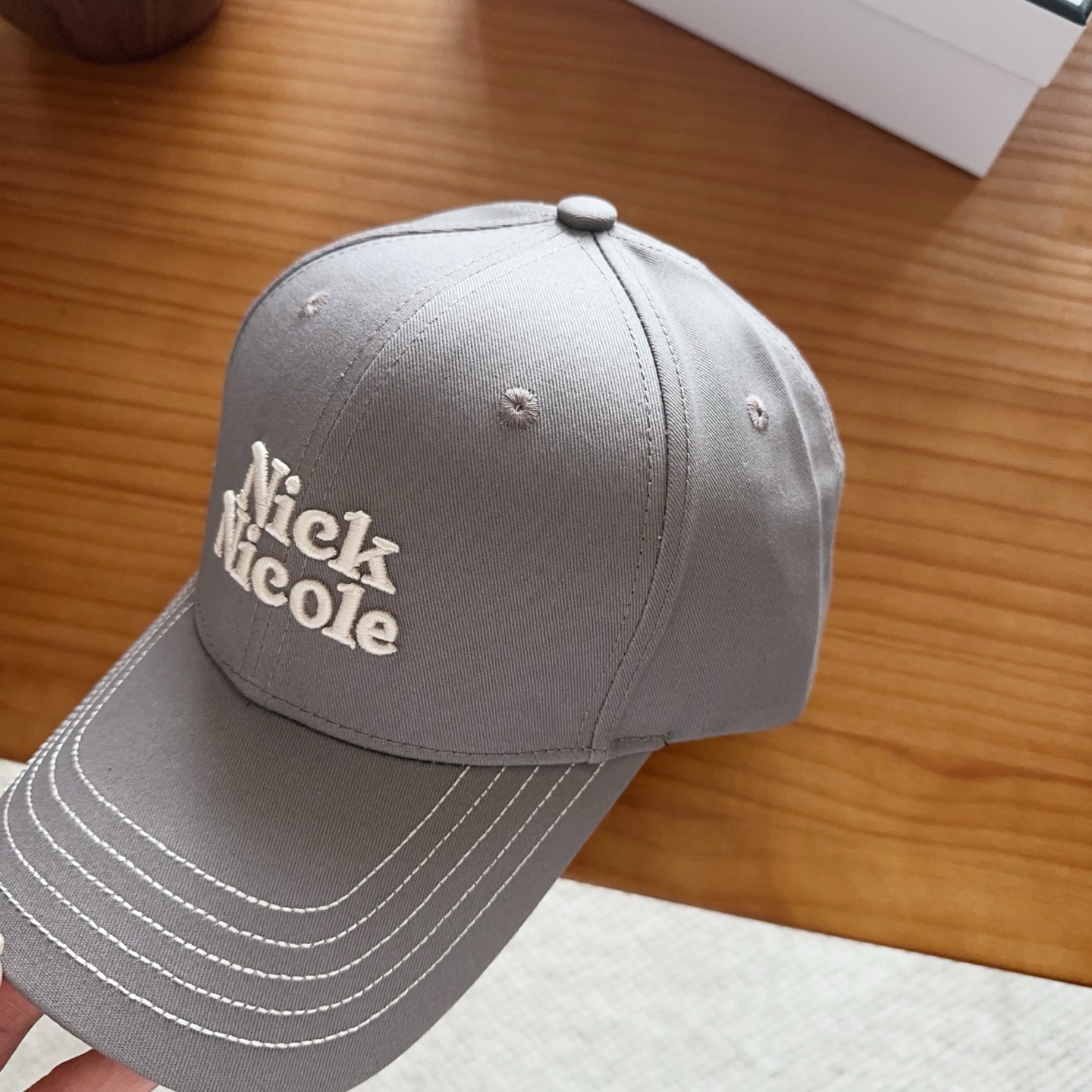 潮牌 新款简约刺绣款棒球帽，很潮！休闲运动款，超级好搭衣服！