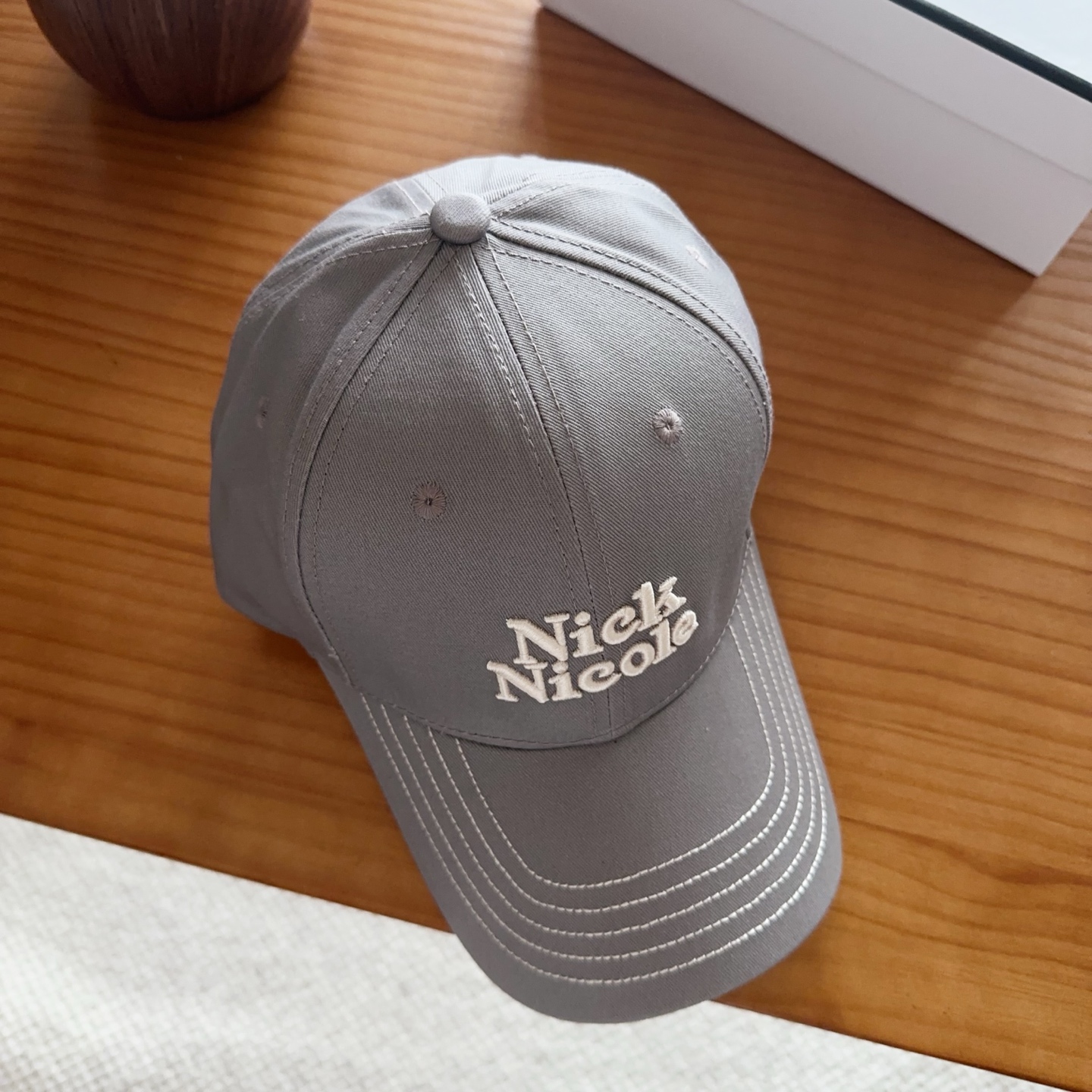 潮牌 新款简约刺绣款棒球帽，很潮！休闲运动款，超级好搭衣服！