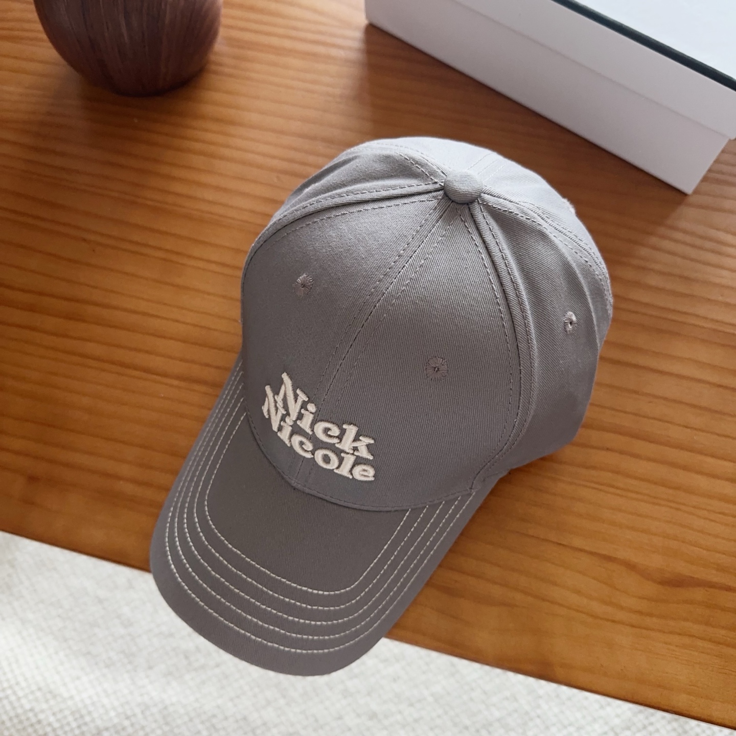 潮牌 新款简约刺绣款棒球帽，很潮！休闲运动款，超级好搭衣服！