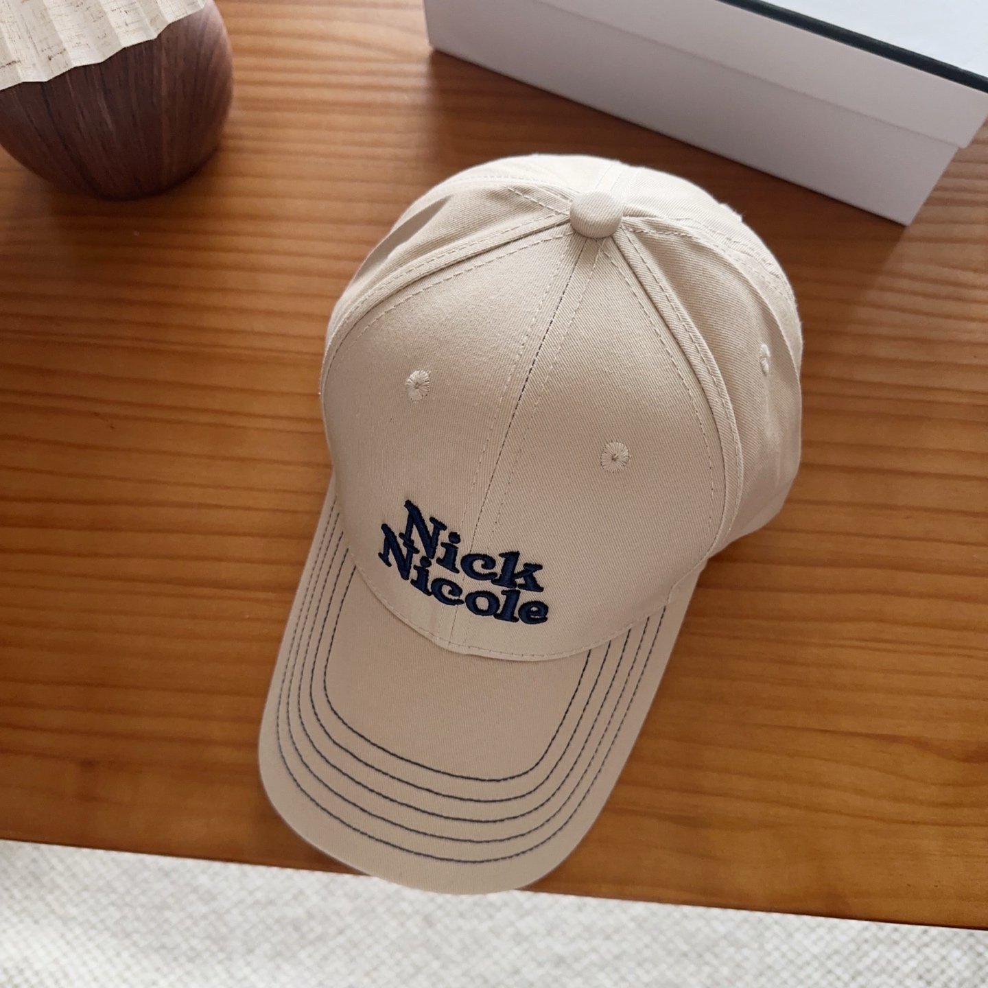 潮牌 新款简约刺绣款棒球帽，很潮！休闲运动款，超级好搭衣服！