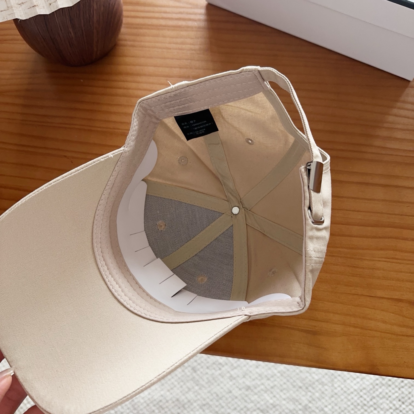 潮牌 新款简约刺绣款棒球帽，很潮！休闲运动款，超级好搭衣服！