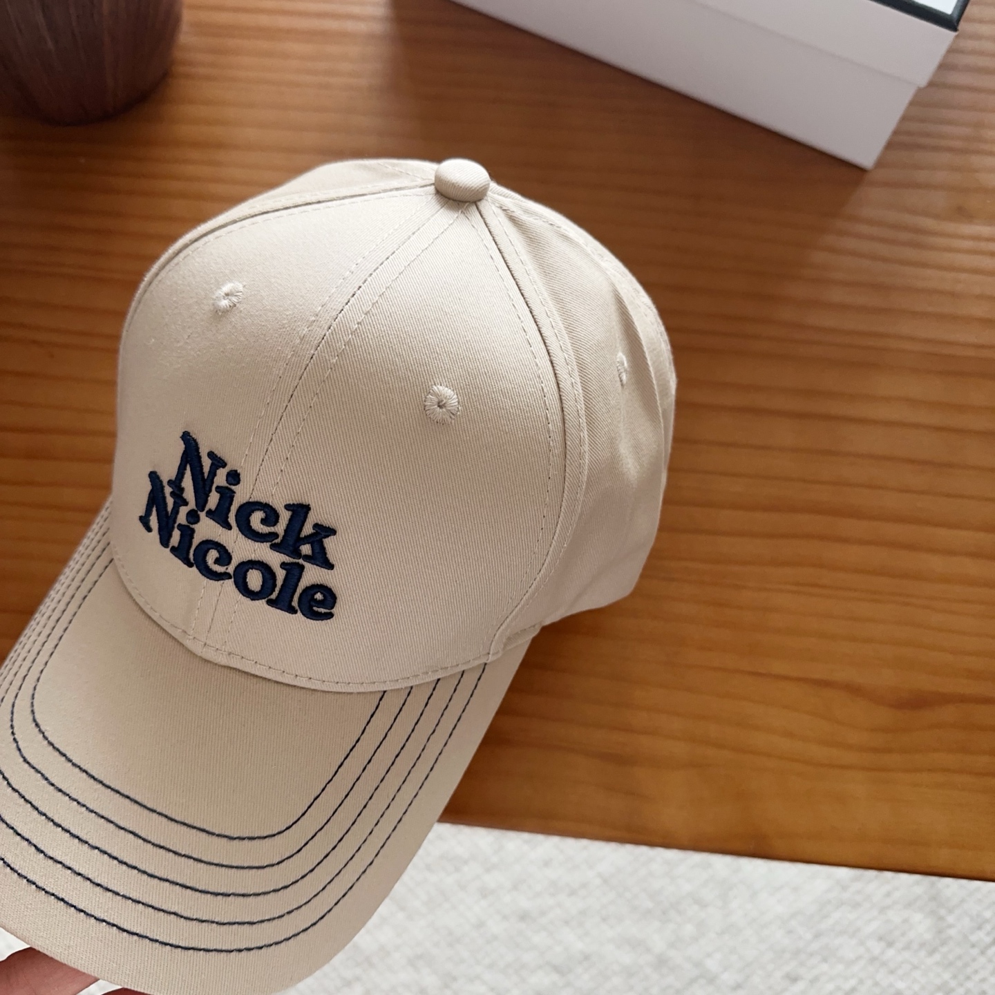 潮牌 新款简约刺绣款棒球帽，很潮！休闲运动款，超级好搭衣服！