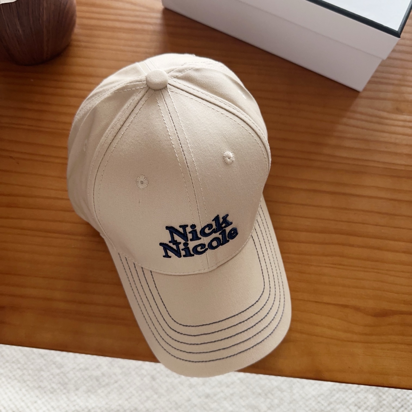 潮牌 新款简约刺绣款棒球帽，很潮！休闲运动款，超级好搭衣服！