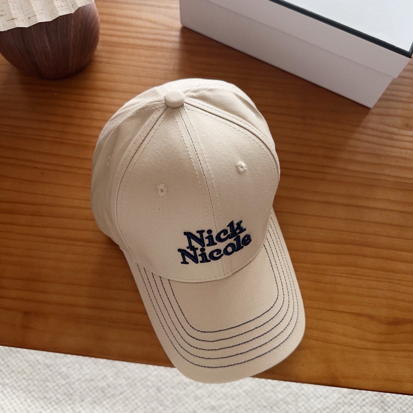 潮牌 新款简约刺绣款棒球帽，很潮！休闲运动款，超级好搭衣服！