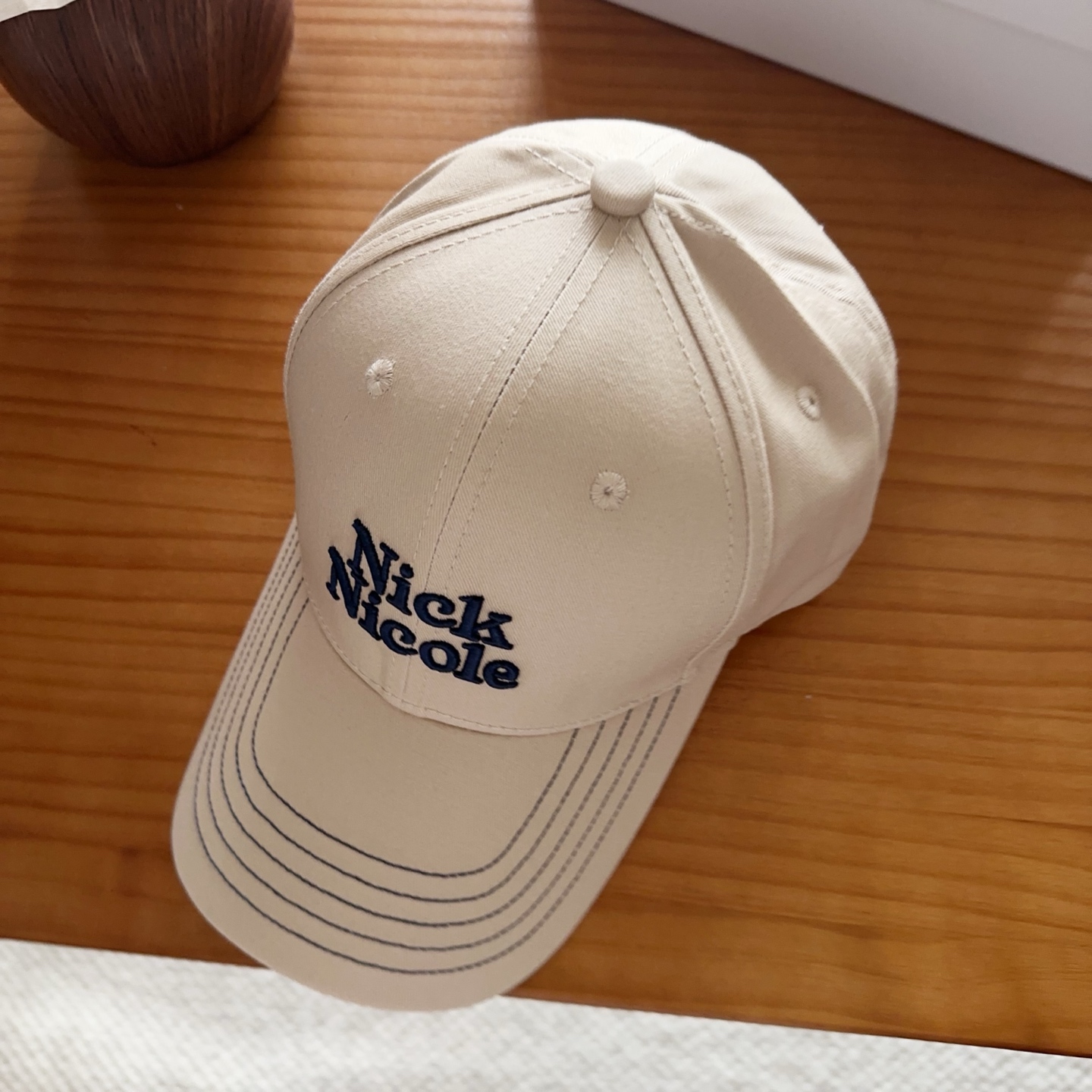 潮牌 新款简约刺绣款棒球帽，很潮！休闲运动款，超级好搭衣服！