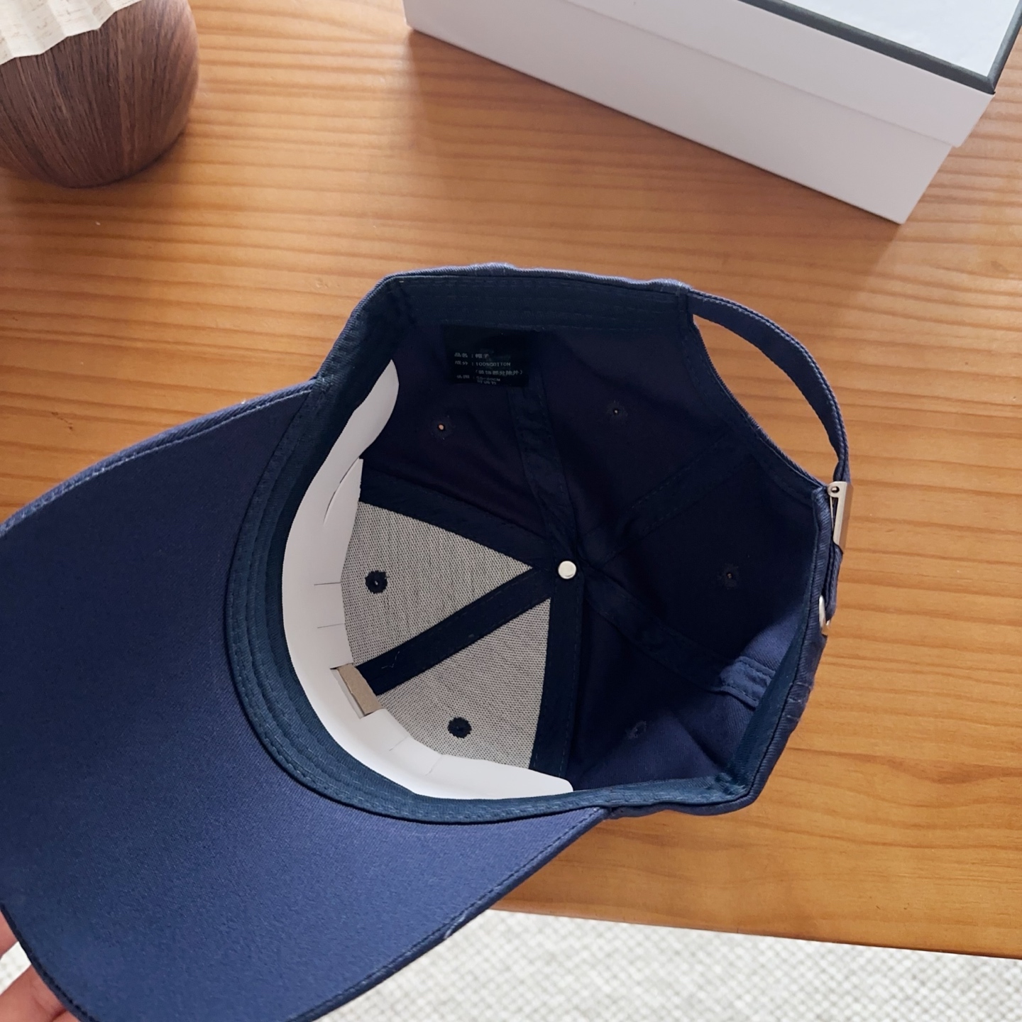 潮牌 新款简约刺绣款棒球帽，很潮！休闲运动款，超级好搭衣服！