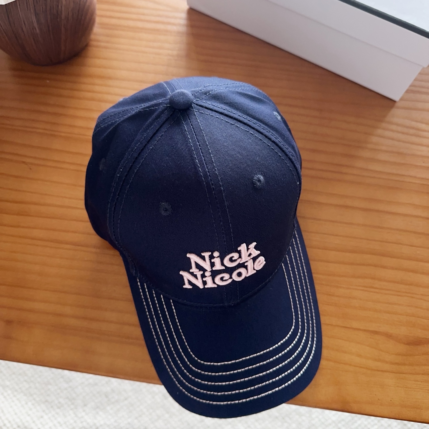 潮牌 新款简约刺绣款棒球帽，很潮！休闲运动款，超级好搭衣服！