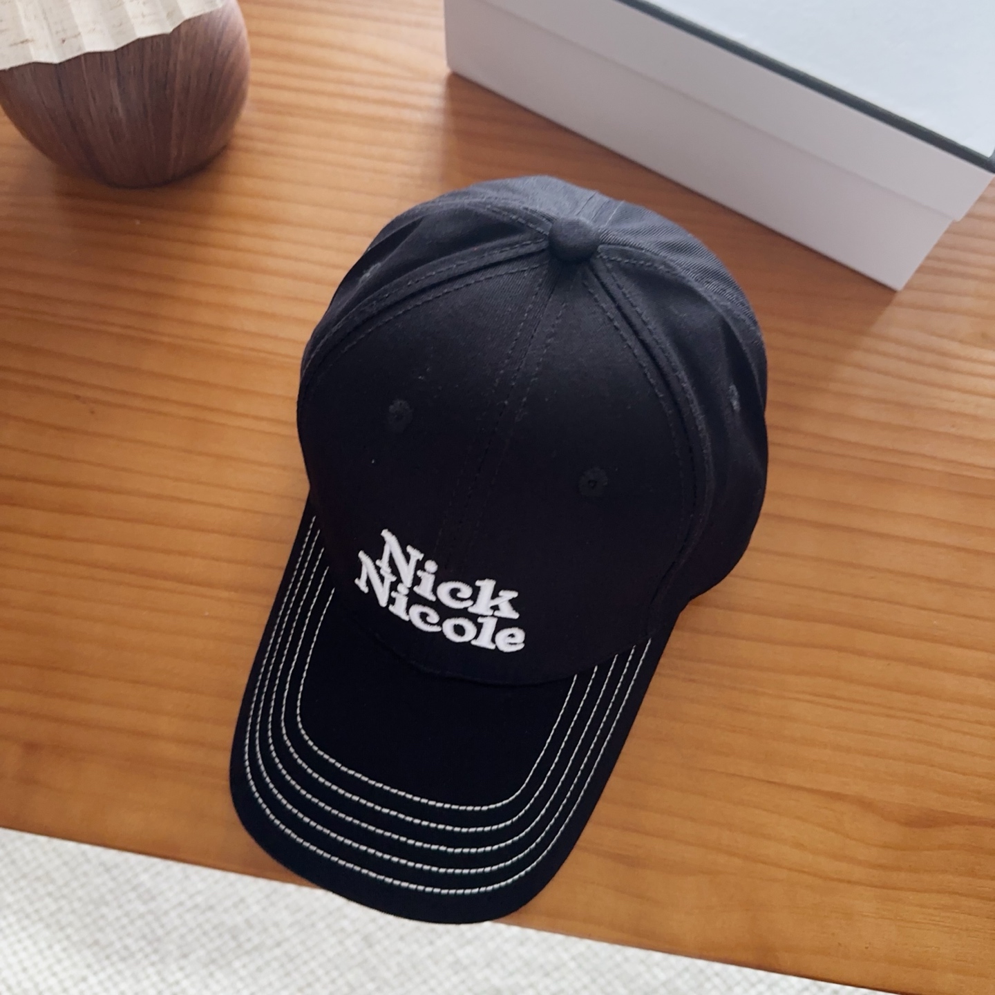 潮牌 新款简约刺绣款棒球帽，很潮！休闲运动款，超级好搭衣服！