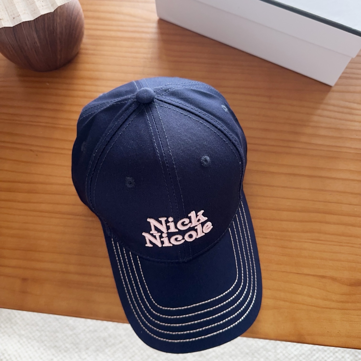 潮牌 新款简约刺绣款棒球帽，很潮！休闲运动款，超级好搭衣服！