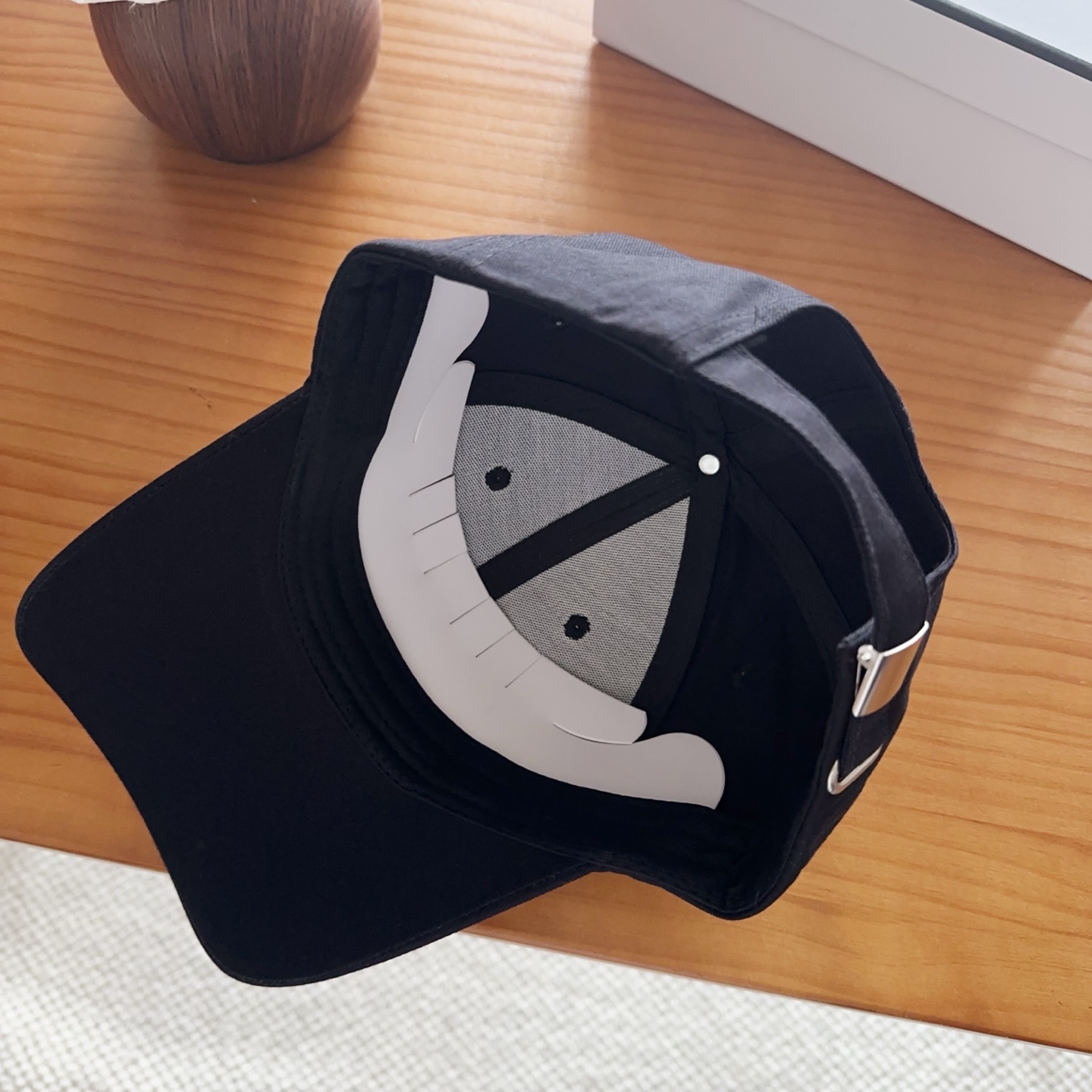 潮牌 新款简约刺绣款棒球帽，很潮！休闲运动款，超级好搭衣服！