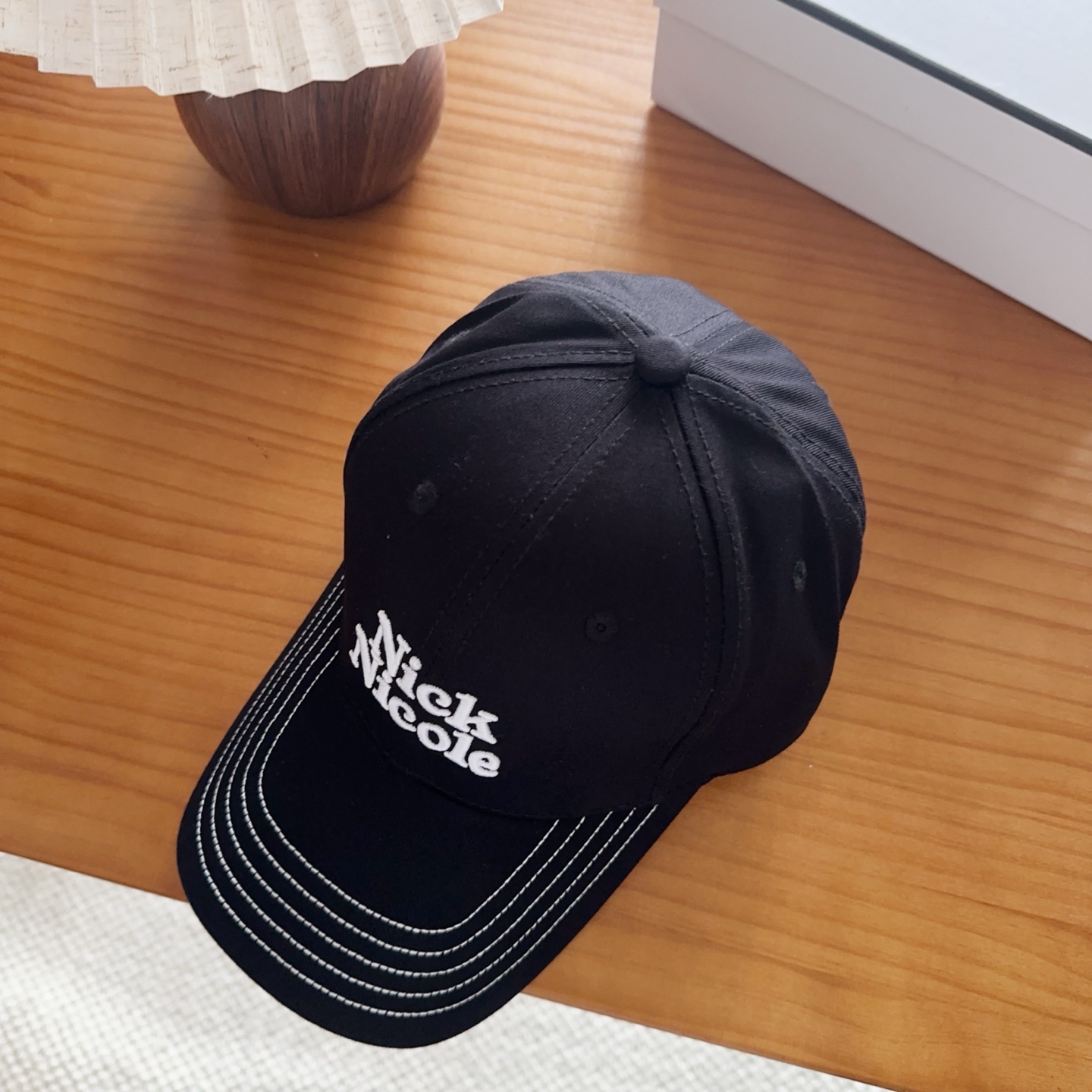 潮牌 新款简约刺绣款棒球帽，很潮！休闲运动款，超级好搭衣服！