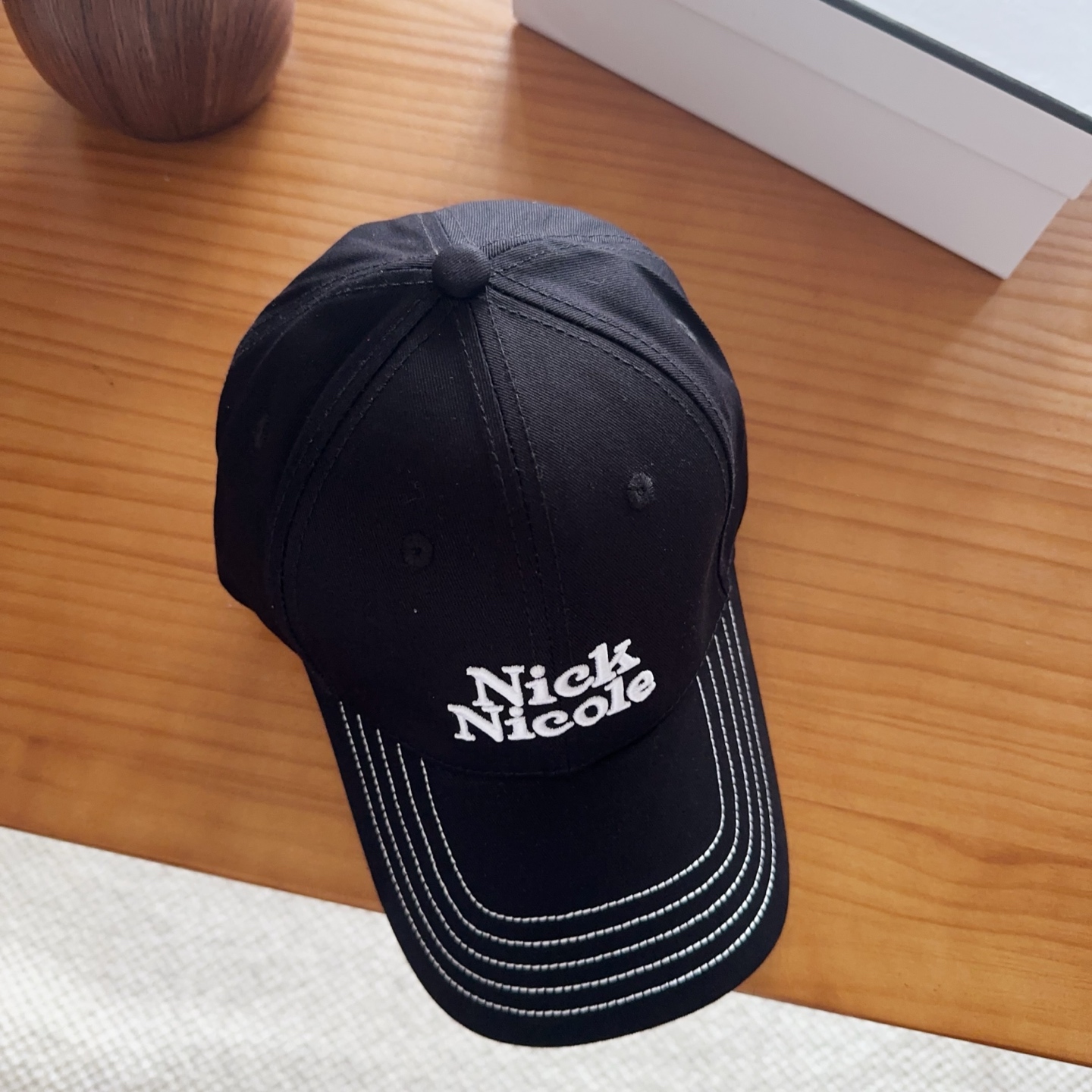 潮牌 新款简约刺绣款棒球帽，很潮！休闲运动款，超级好搭衣服！