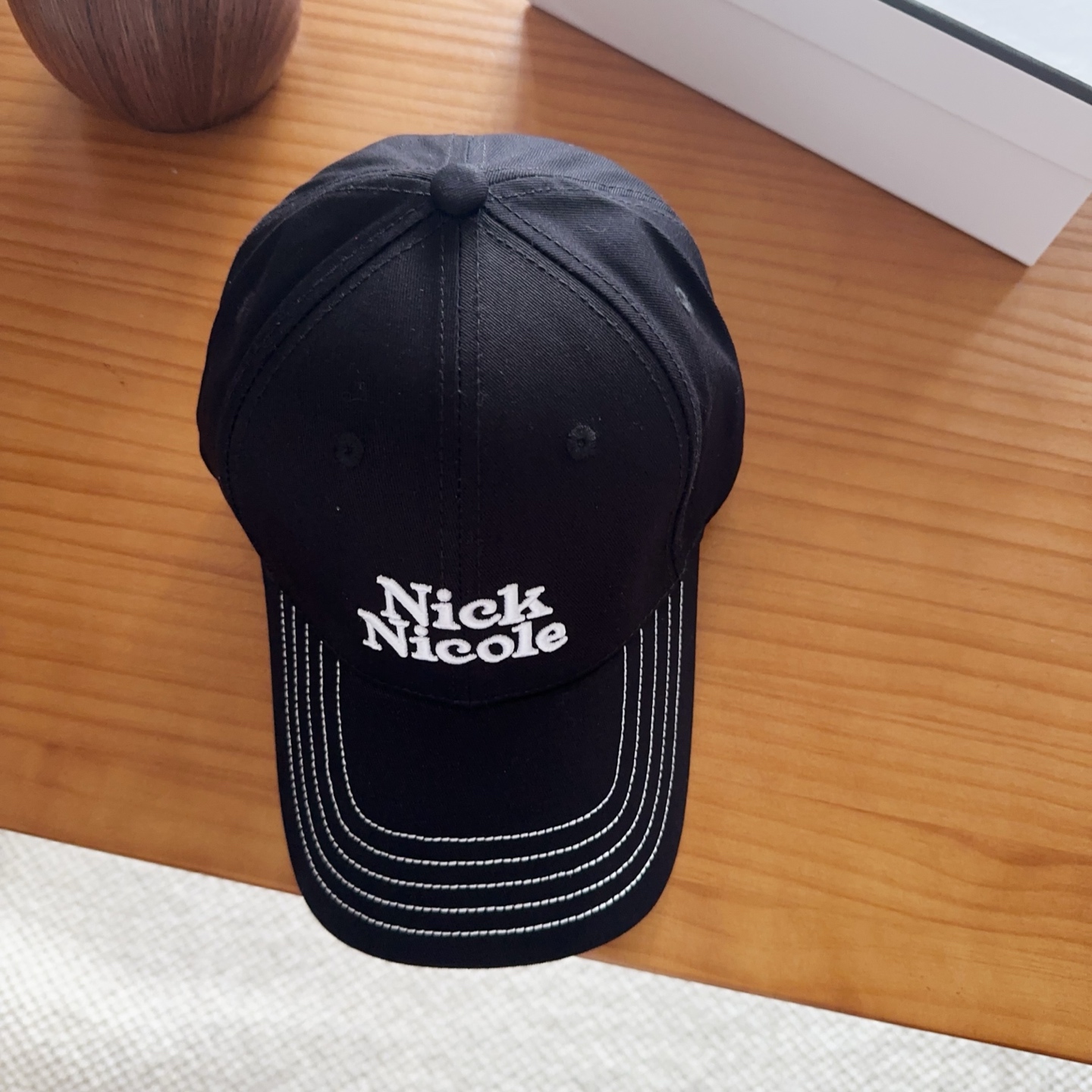 潮牌 新款简约刺绣款棒球帽，很潮！休闲运动款，超级好搭衣服！