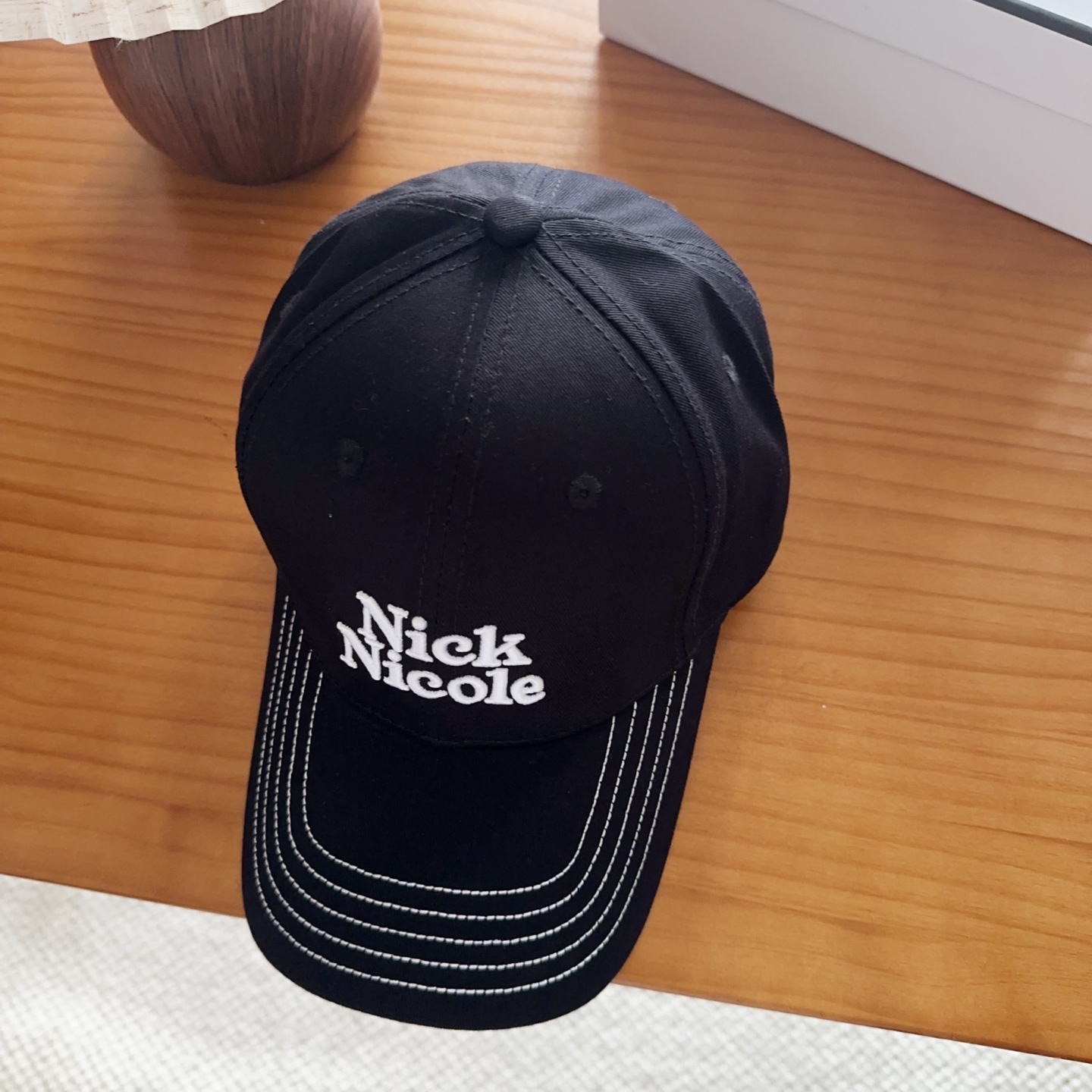 潮牌 新款简约刺绣款棒球帽，很潮！休闲运动款，超级好搭衣服！