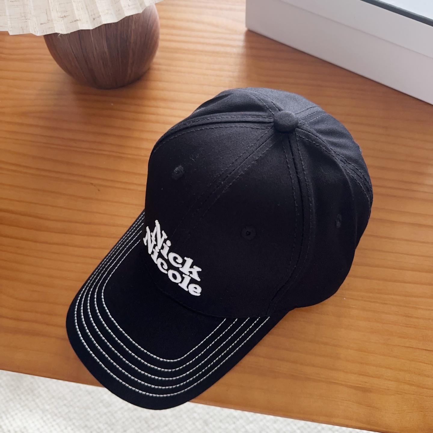 潮牌 新款简约刺绣款棒球帽，很潮！休闲运动款，超级好搭衣服！