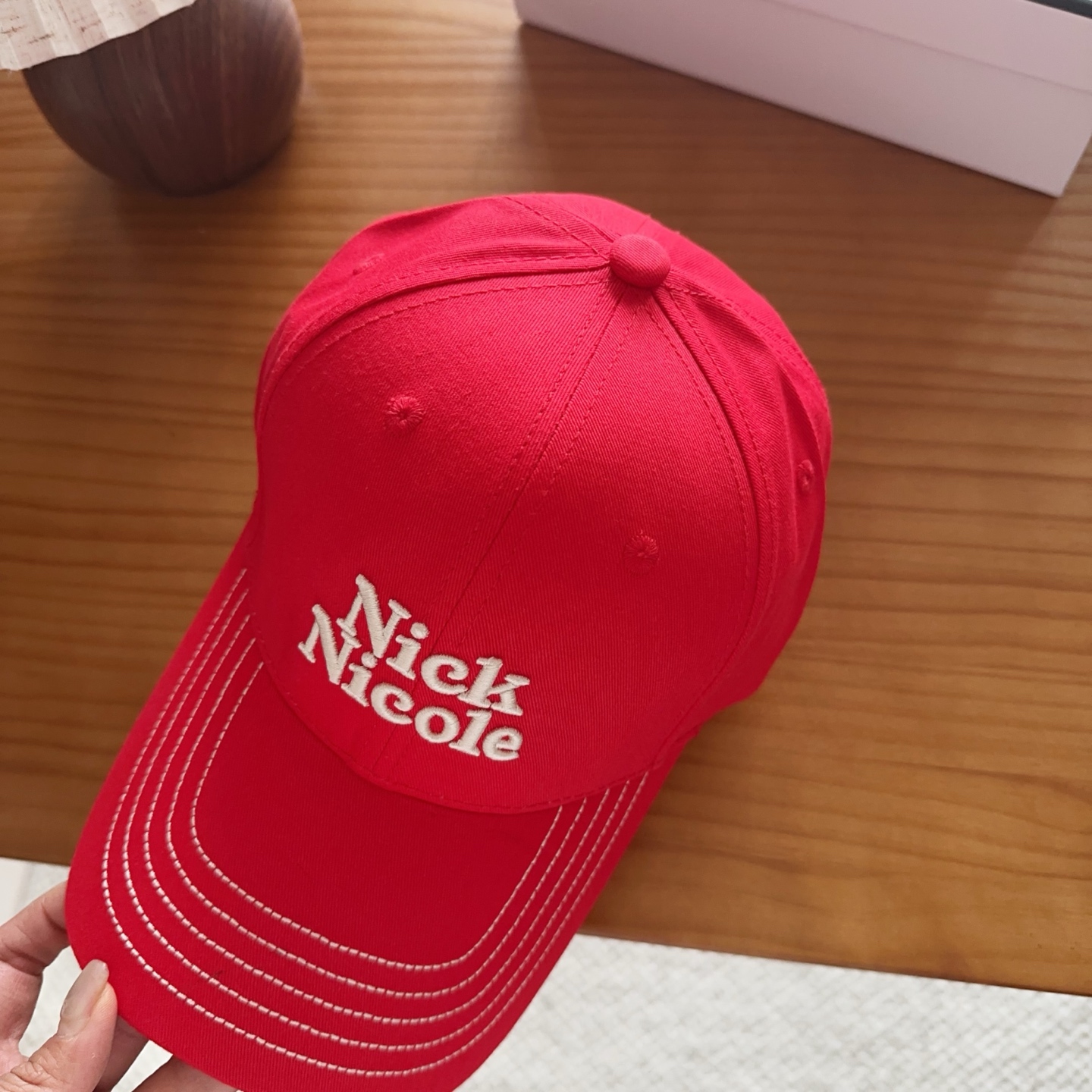 潮牌 新款简约刺绣款棒球帽，很潮！休闲运动款，超级好搭衣服！