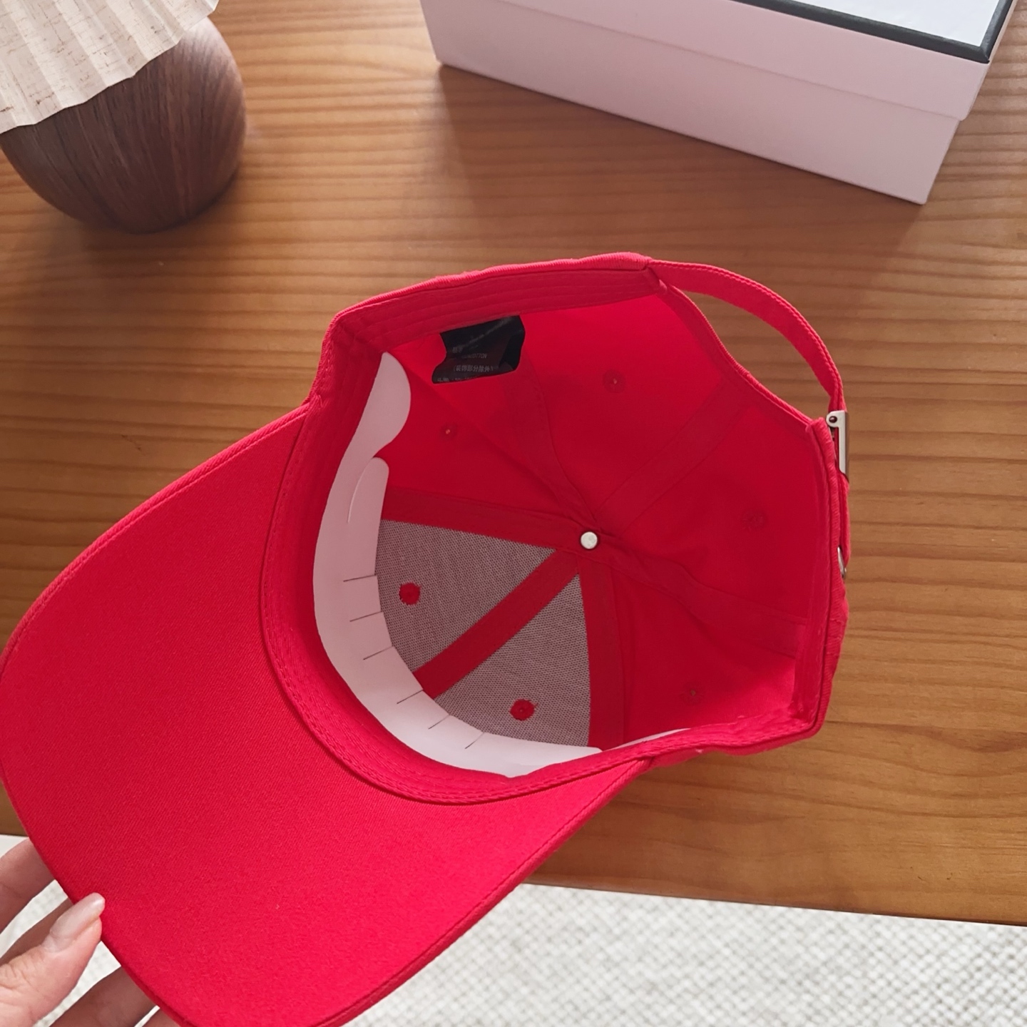 潮牌 新款简约刺绣款棒球帽，很潮！休闲运动款，超级好搭衣服！