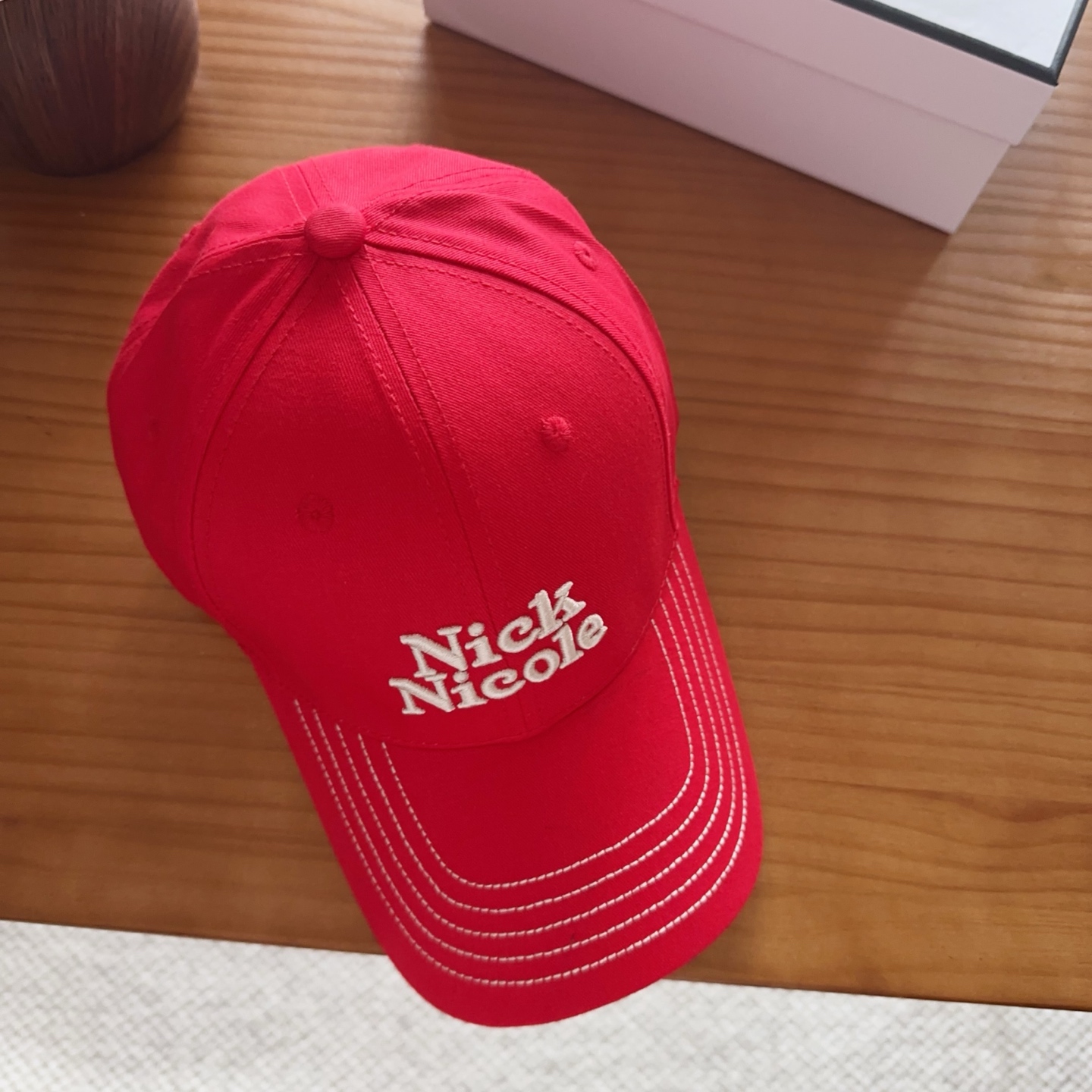 潮牌 新款简约刺绣款棒球帽，很潮！休闲运动款，超级好搭衣服！