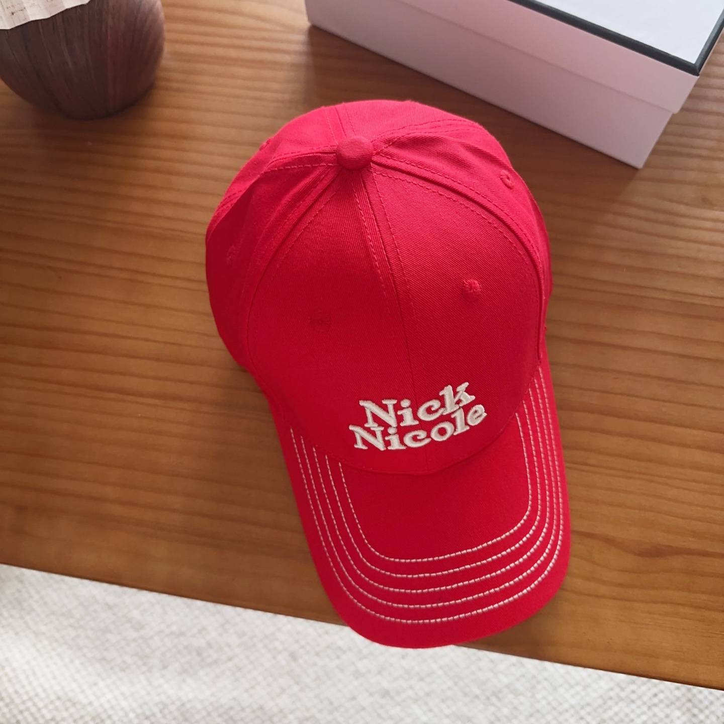 潮牌 新款简约刺绣款棒球帽，很潮！休闲运动款，超级好搭衣服！