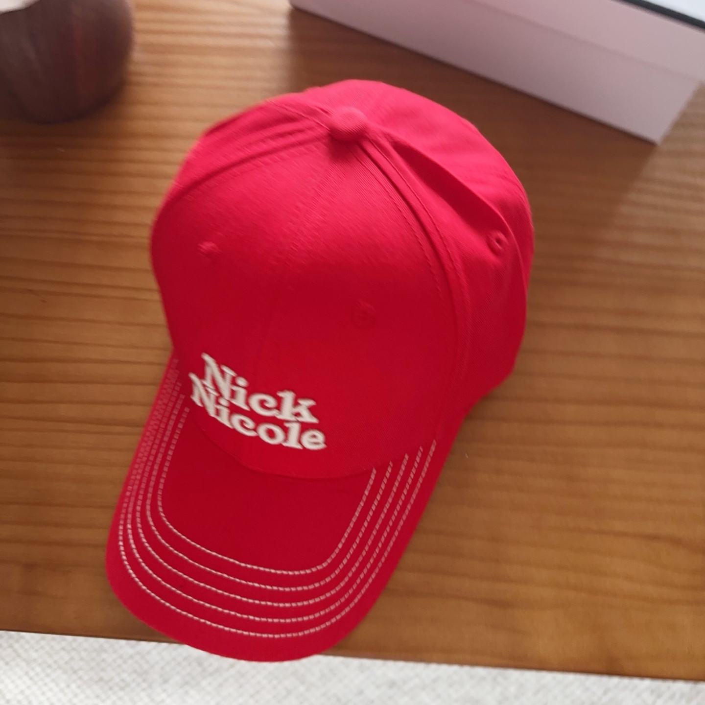 潮牌 新款简约刺绣款棒球帽，很潮！休闲运动款，超级好搭衣服！