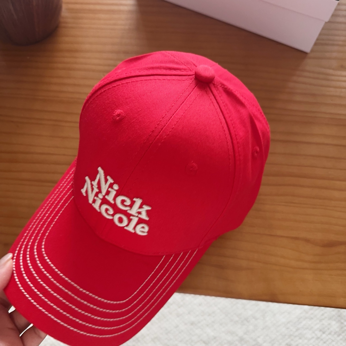 潮牌 新款简约刺绣款棒球帽，很潮！休闲运动款，超级好搭衣服！