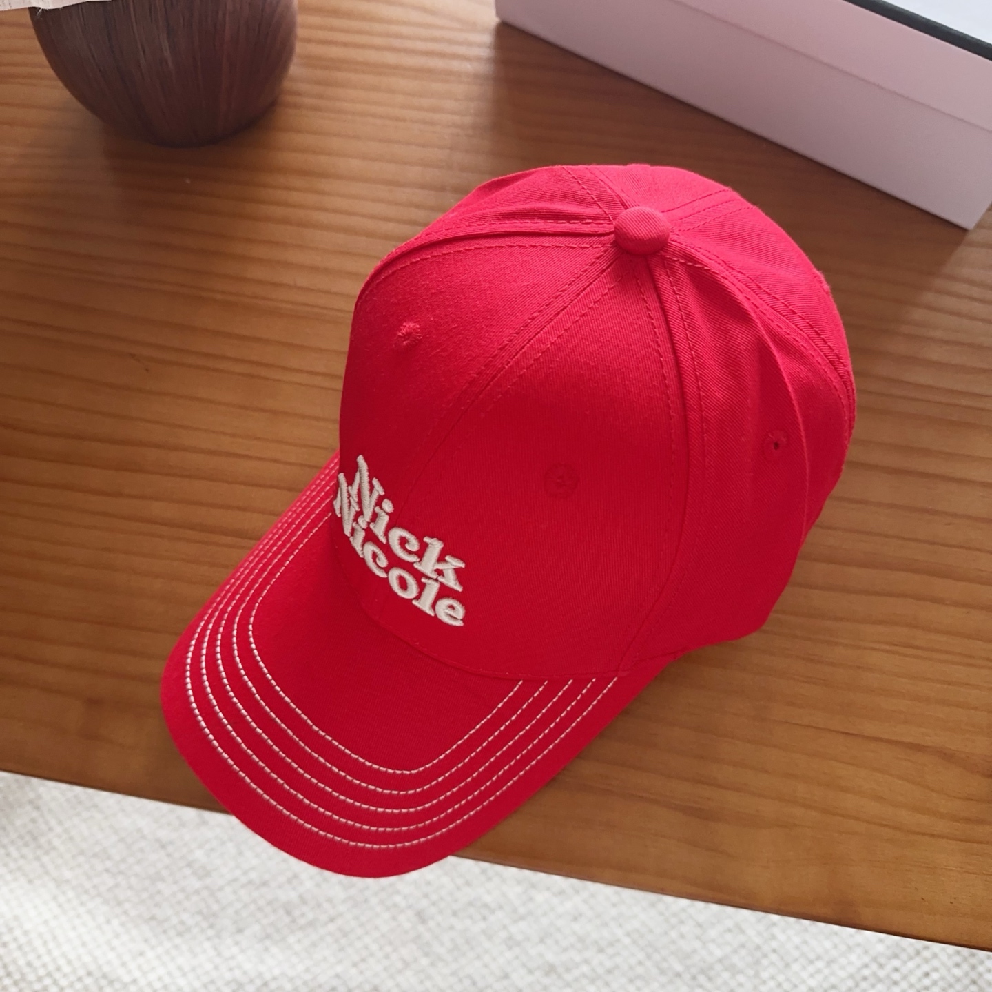 潮牌 新款简约刺绣款棒球帽，很潮！休闲运动款，超级好搭衣服！