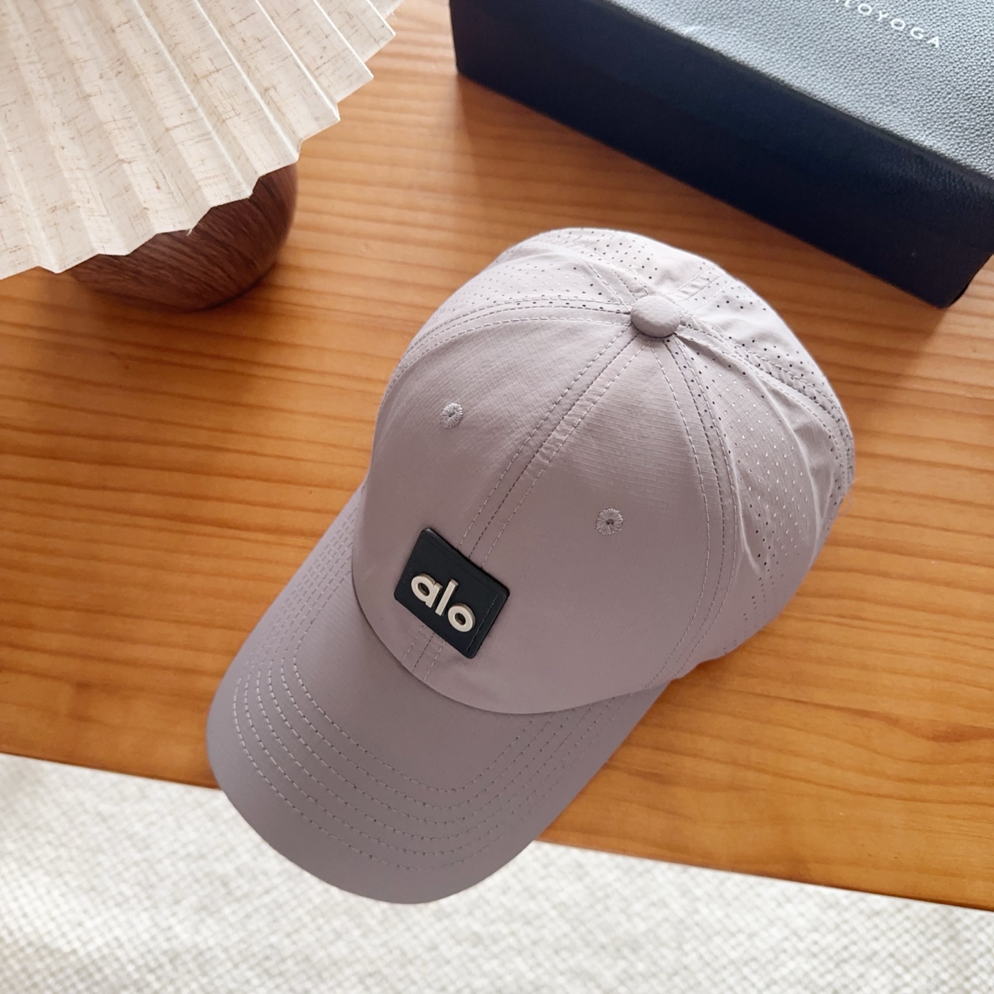 爆款。Alo新款棒球帽定制面料，简约时尚更透气，超火爆现货秒发