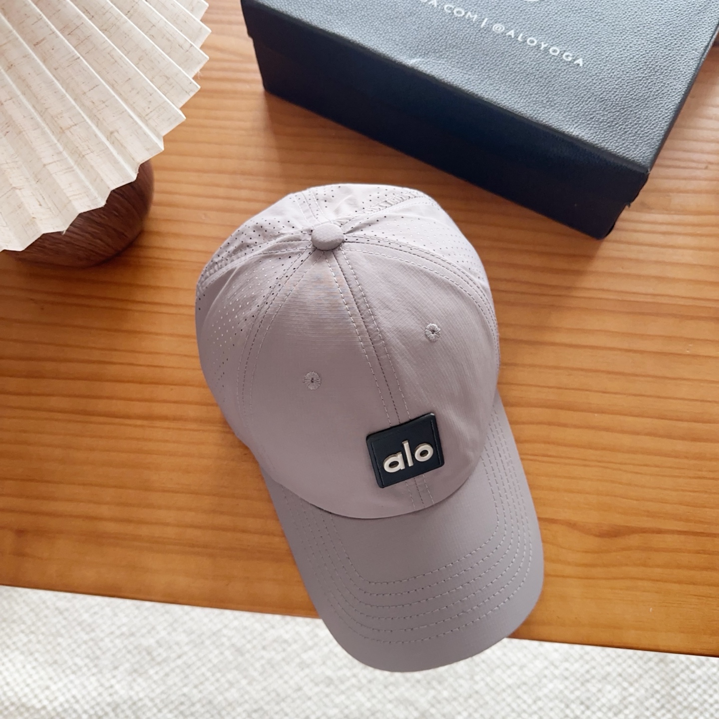 爆款。Alo新款棒球帽定制面料，简约时尚更透气，超火爆现货秒发