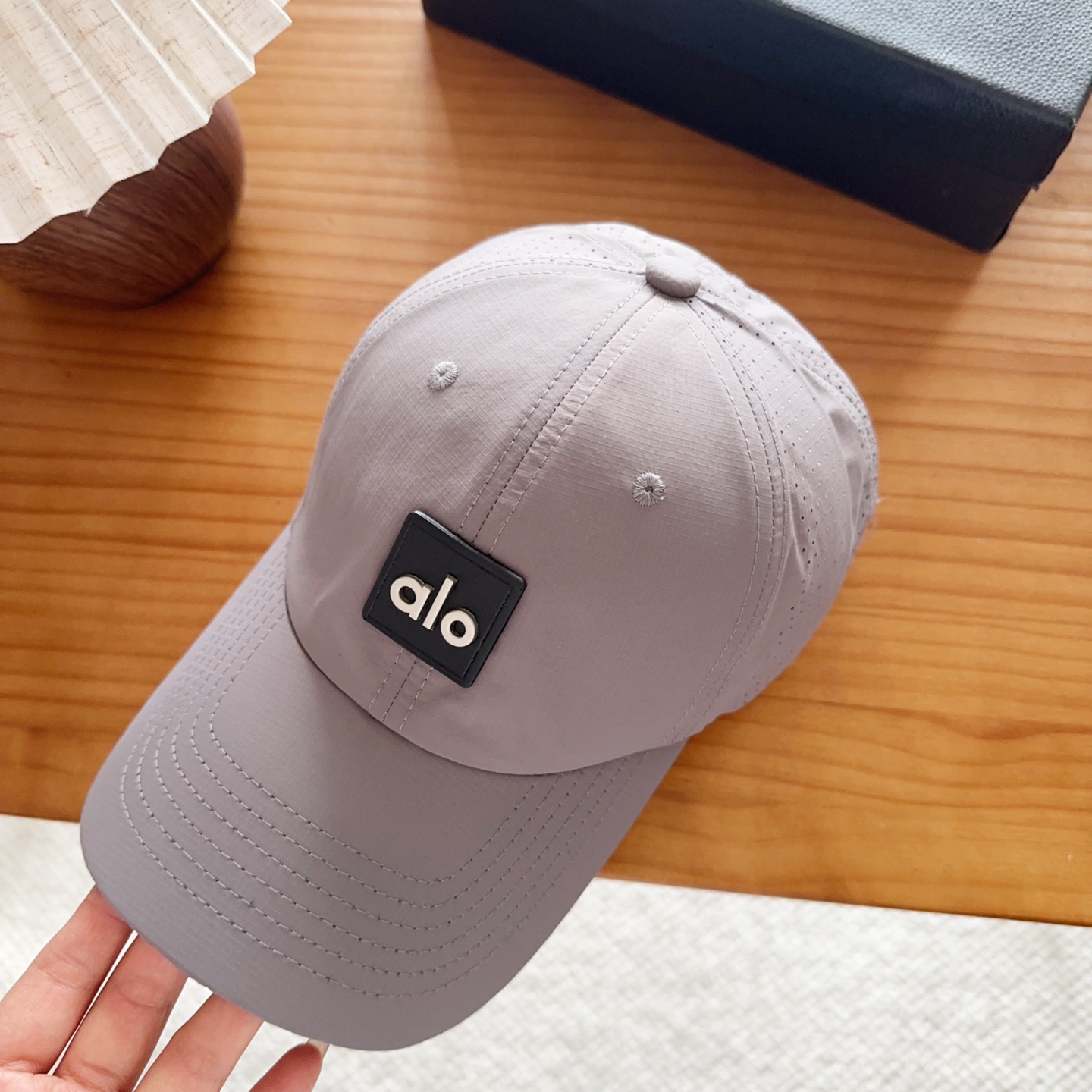 爆款。Alo新款棒球帽定制面料，简约时尚更透气，超火爆现货秒发