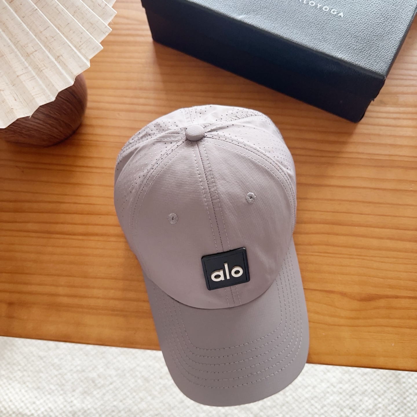 爆款。Alo新款棒球帽定制面料，简约时尚更透气，超火爆现货秒发