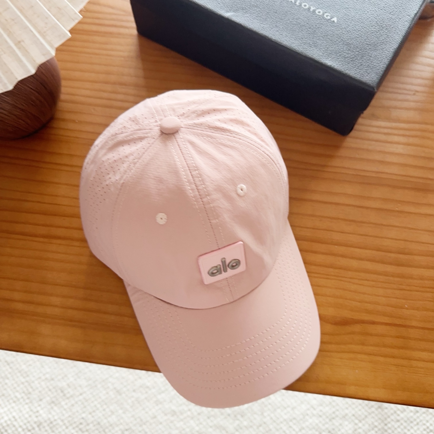 爆款。Alo新款棒球帽定制面料，简约时尚更透气，超火爆现货秒发