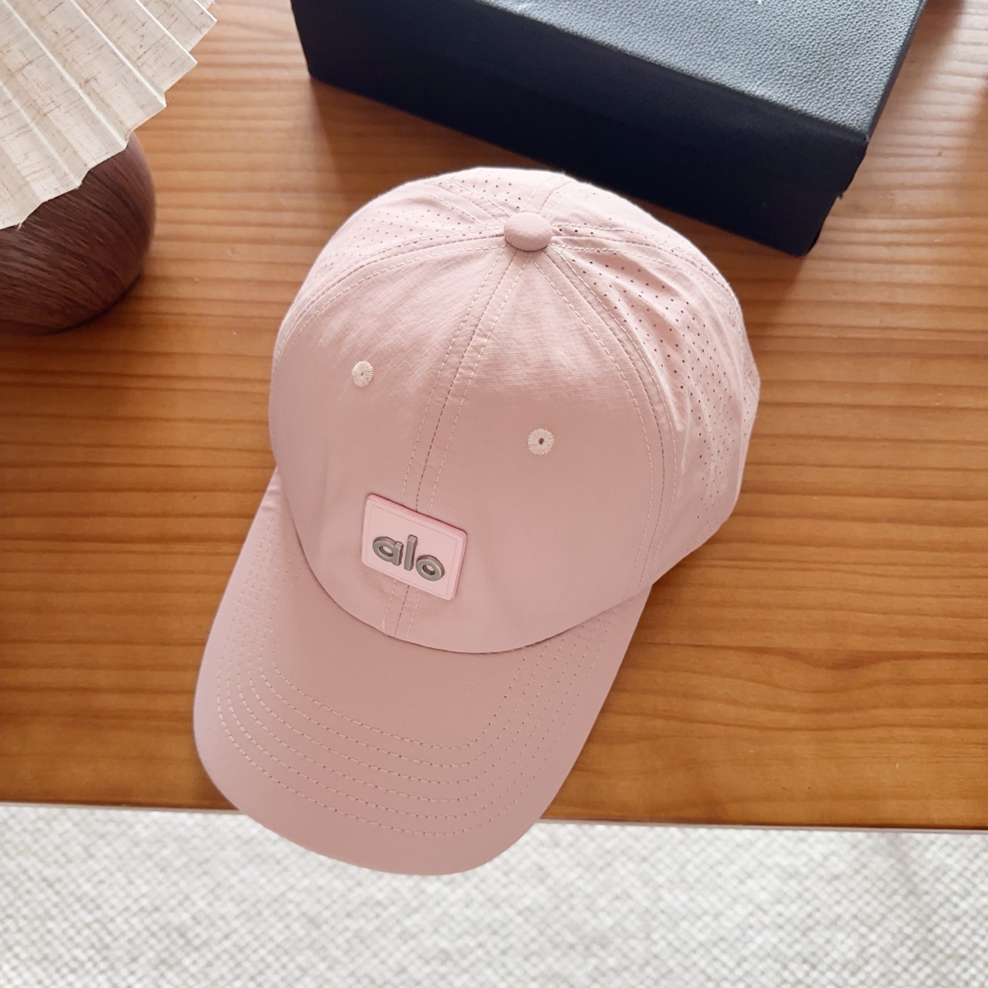 爆款。Alo新款棒球帽定制面料，简约时尚更透气，超火爆现货秒发