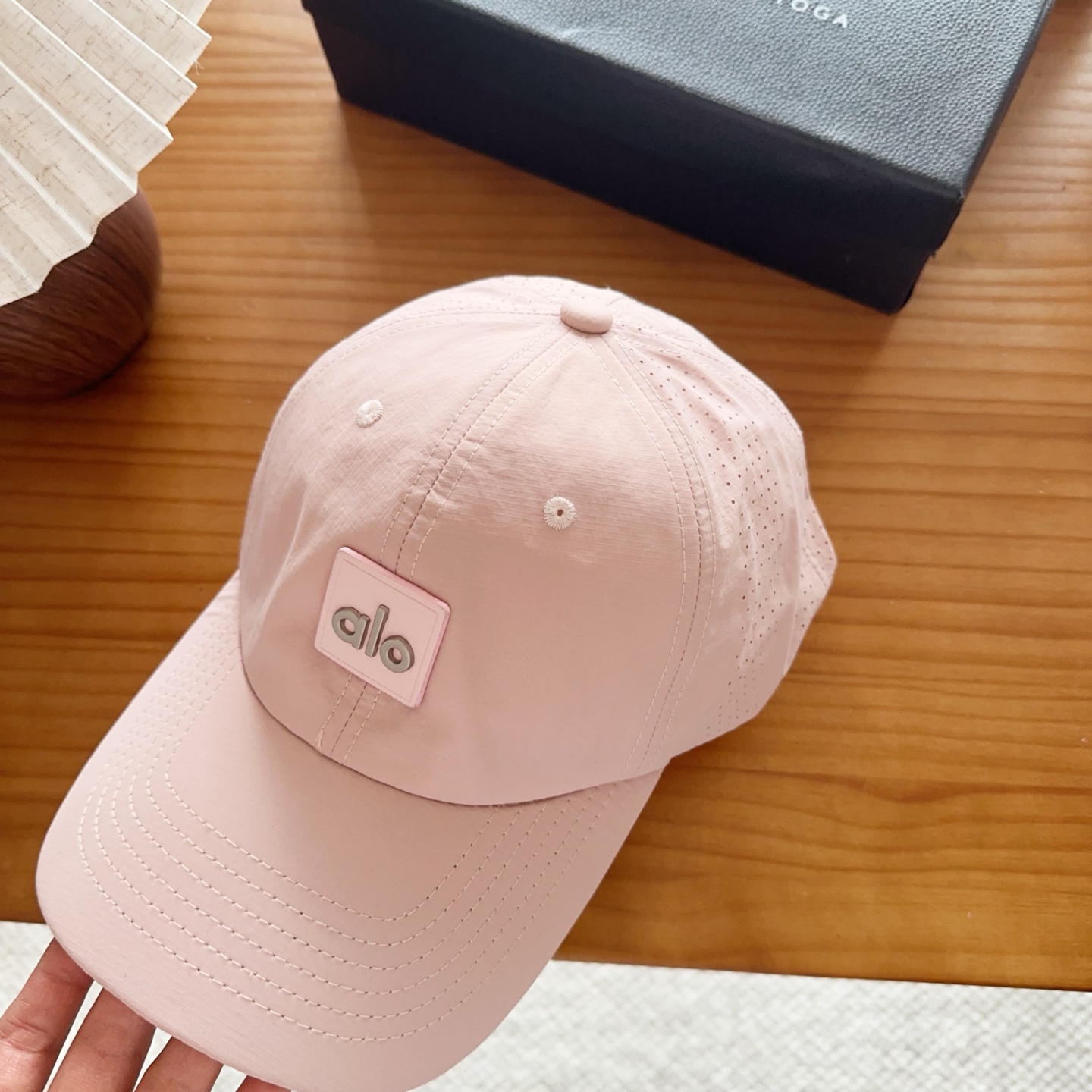爆款。Alo新款棒球帽定制面料，简约时尚更透气，超火爆现货秒发