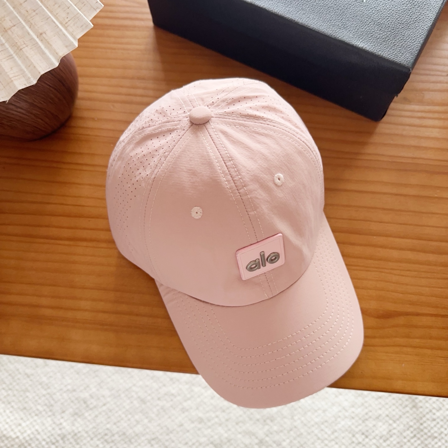 爆款。Alo新款棒球帽定制面料，简约时尚更透气，超火爆现货秒发