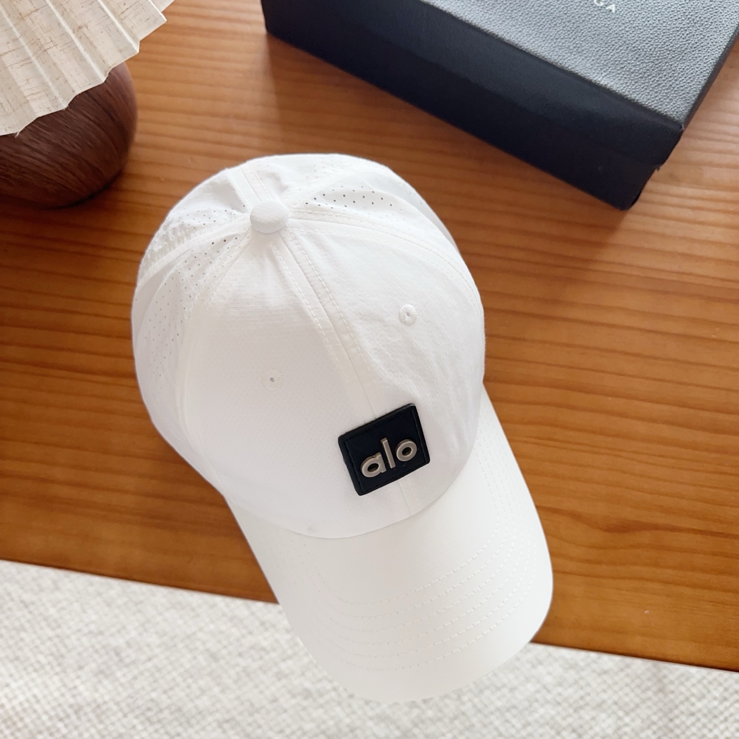 爆款。Alo新款棒球帽定制面料，简约时尚更透气，超火爆现货秒发