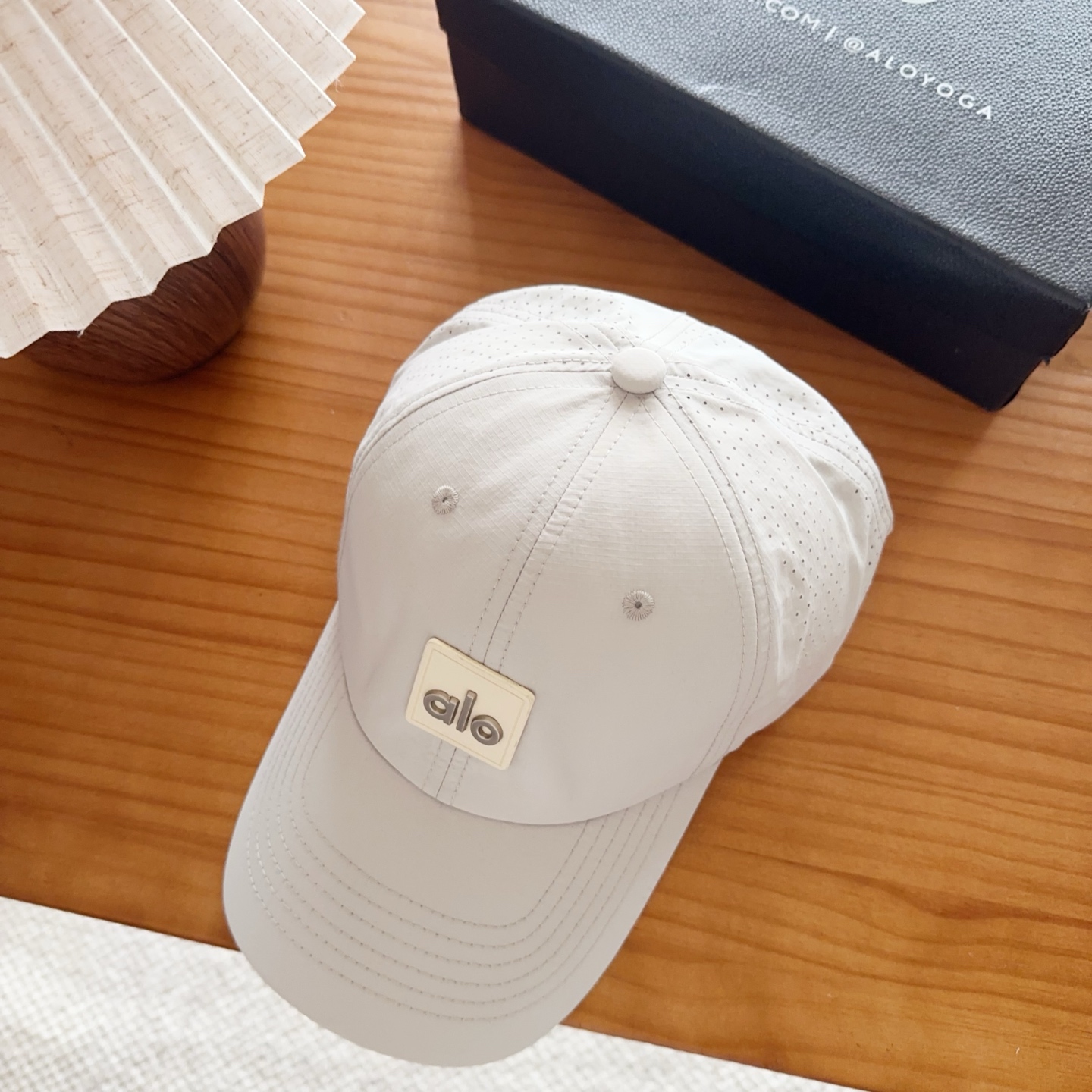 爆款。Alo新款棒球帽定制面料，简约时尚更透气，超火爆现货秒发