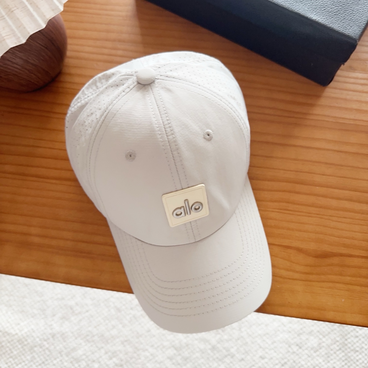 爆款。Alo新款棒球帽定制面料，简约时尚更透气，超火爆现货秒发