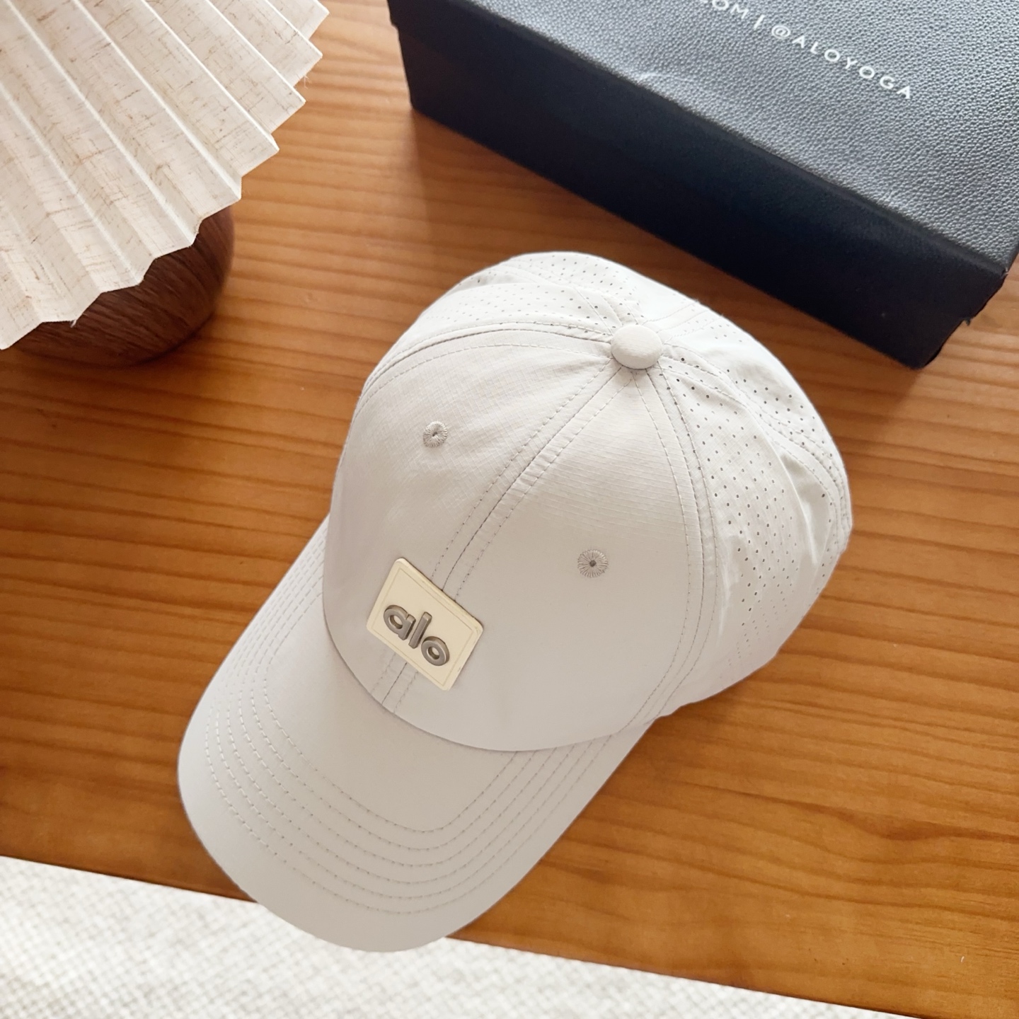 爆款。Alo新款棒球帽定制面料，简约时尚更透气，超火爆现货秒发